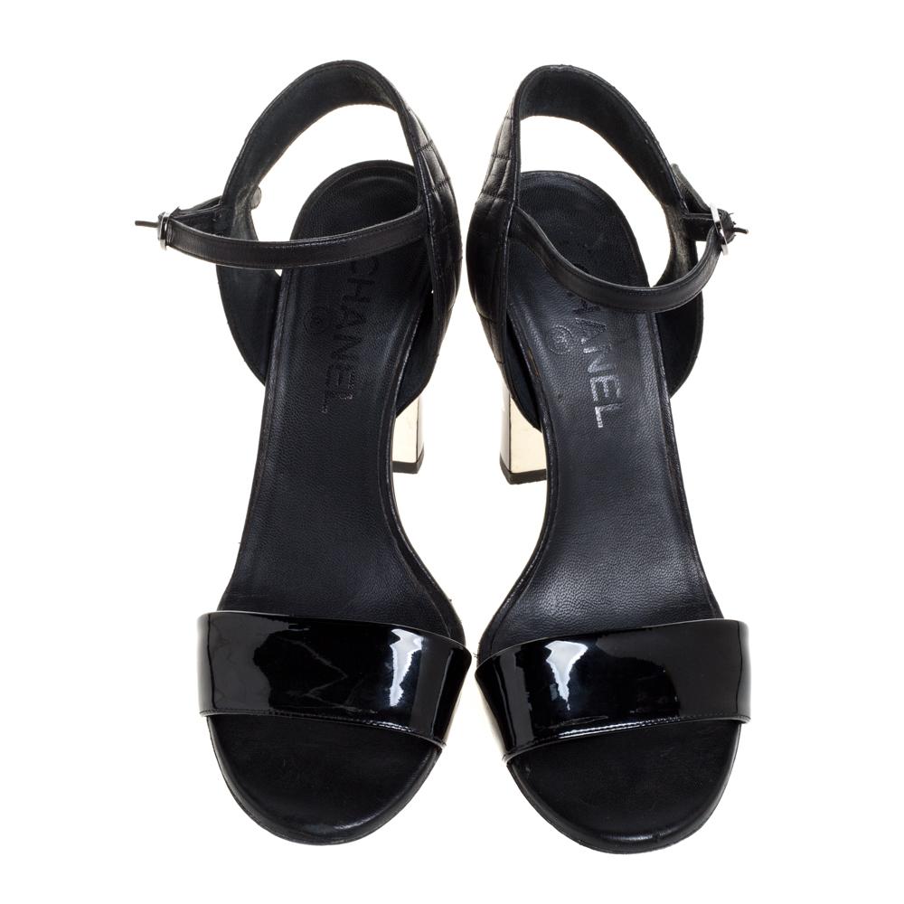 Chanel Black Patent Leather CC Pearl Heel Ankle Strap Sandals Size 38 In Good Condition In Dubai, Al Qouz 2