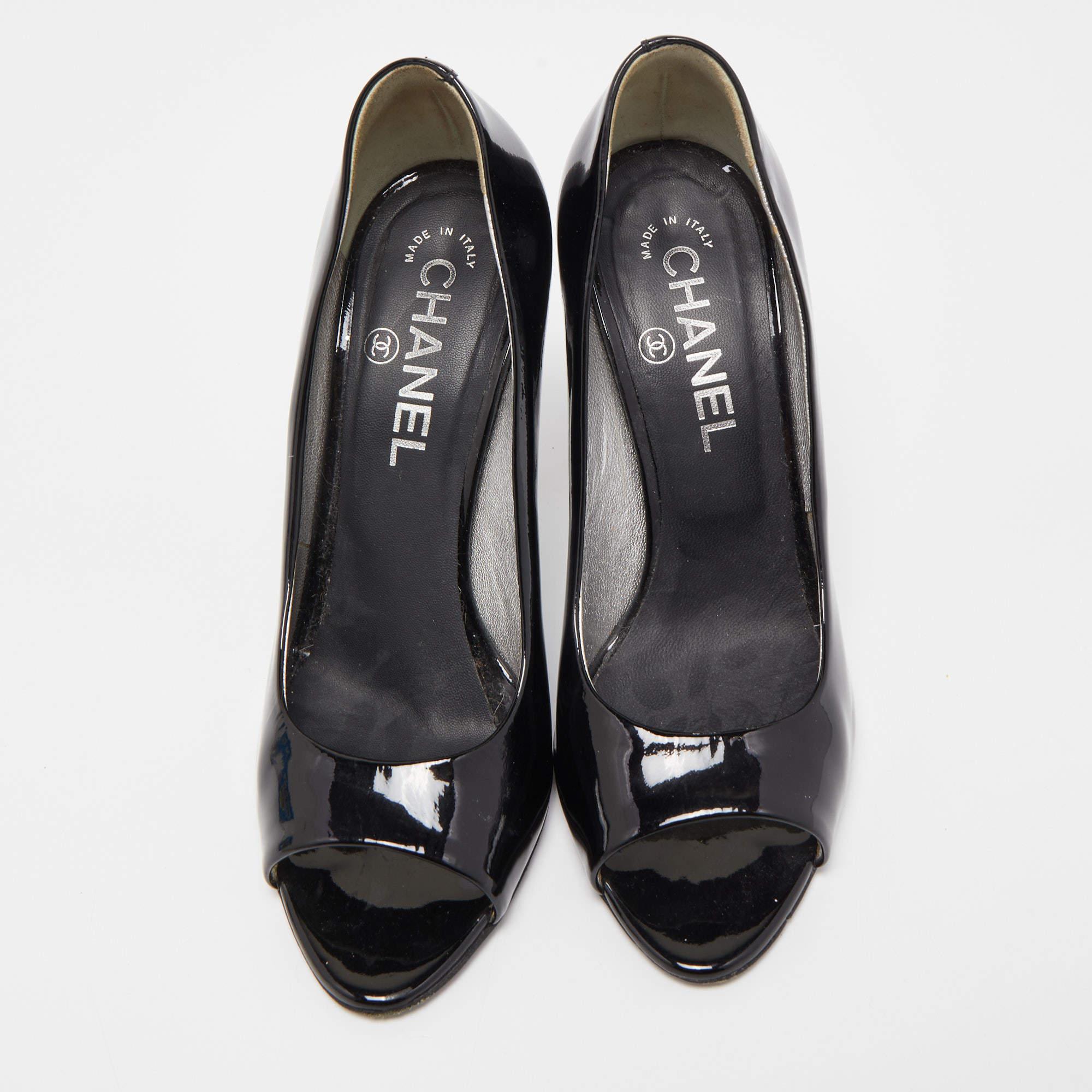 Exuding femininity and elegance, these pumps feature a chic silhouette with an attractive design. You can wear these pumps for a stylish look.

Includes: Original Dustbag
