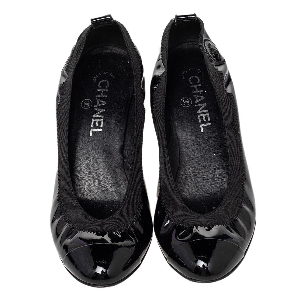 Women's Chanel Black Patent Leather CC Scrunch Block Heel Pumps Size 38