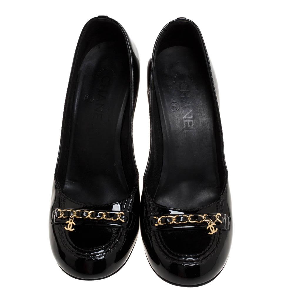 These stylish pumps come from the iconic house of Chanel. Crafted from patent leather, they are absolute must-haves. They are styled with signature interweaved chain trim on the round cap-toes, high heels, gold-tone hardware, and durable leather