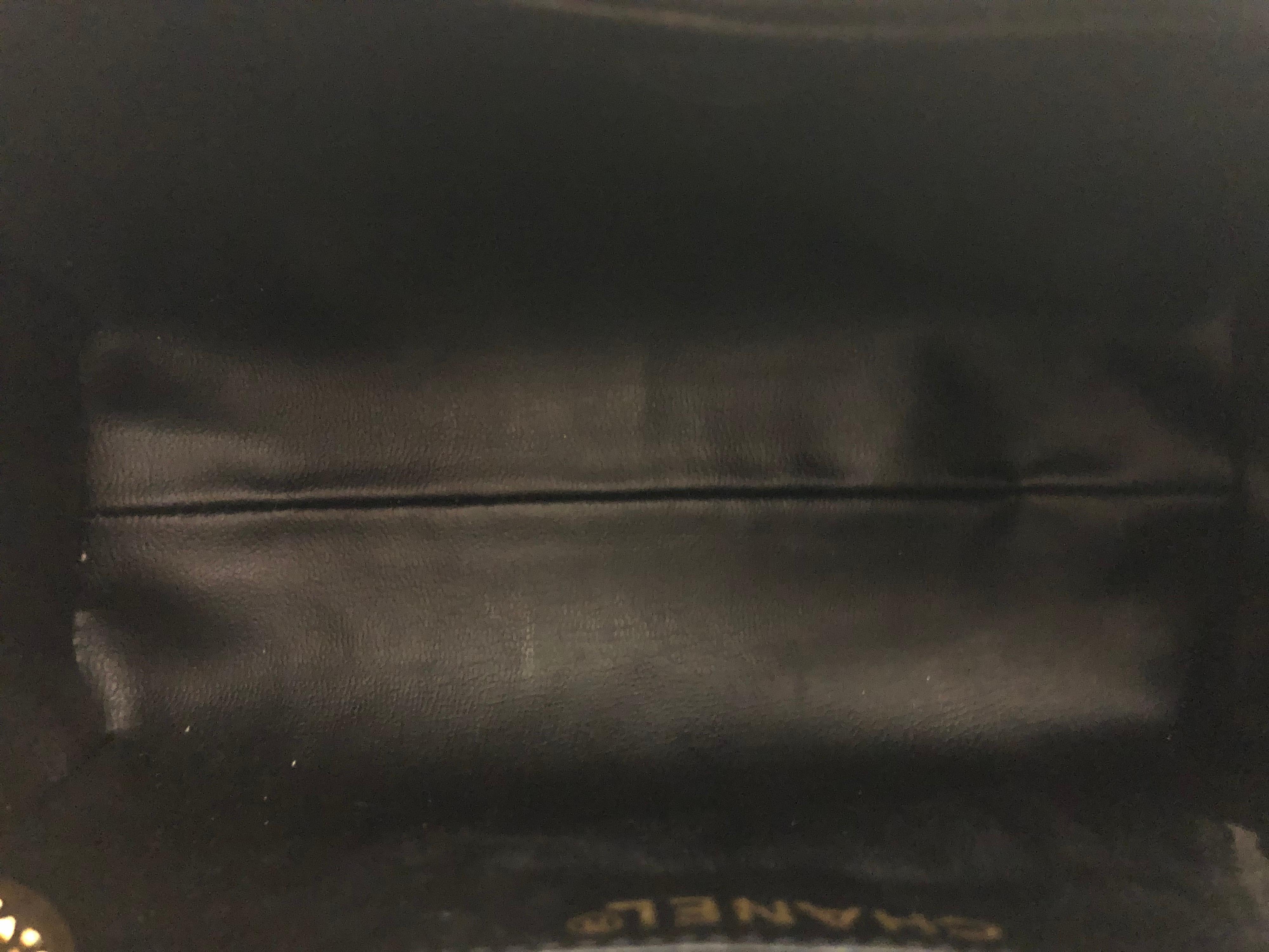 Vintage CHANEL Schwarzes Lackleder Kosmetiktasche Clutch Bag (modifiziert) im Angebot 5