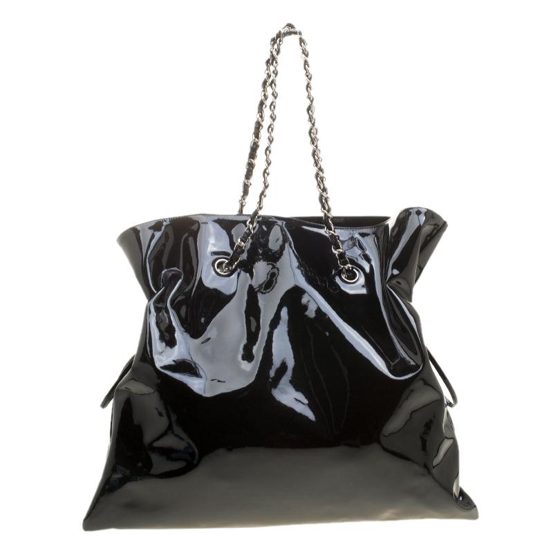 Chanel Black Patent Leather Crystal CC Bon Bon Tote In Good Condition In Dubai, Al Qouz 2