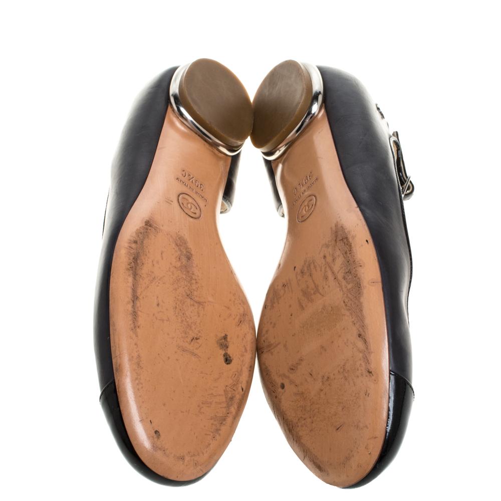 Women's Chanel Black Patent Leather D'orsay CC Cap Toe T Strap Flat Sandals Size 39.5
