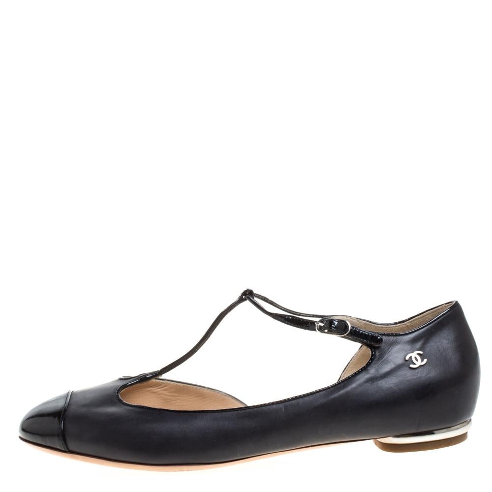 Chanel Black Patent Leather D'orsay CC Cap Toe T Strap Flat Sandals Size 39.5 3