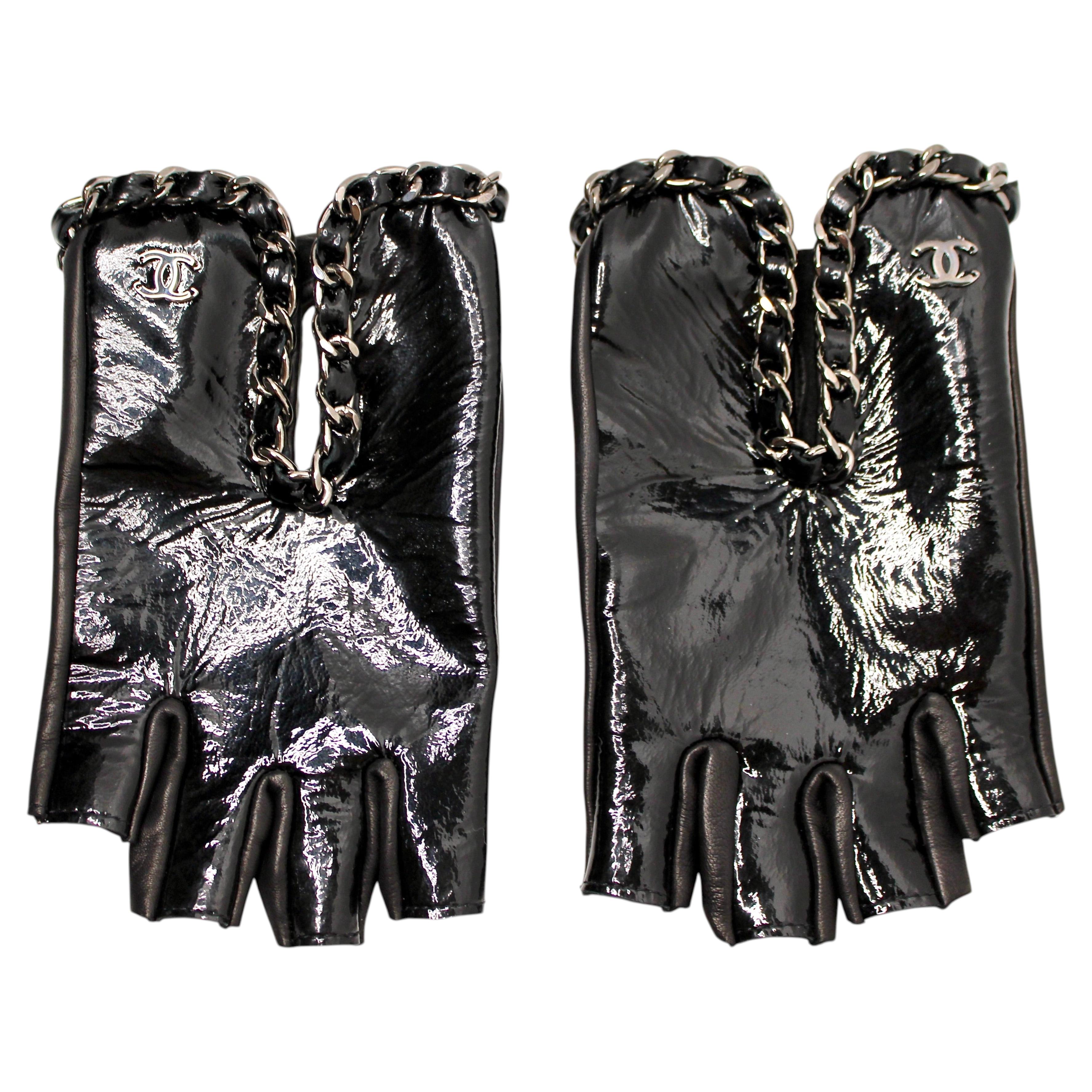 Pre-owned Chanel Black Patent Leather Fingerless Gloves With Silver-tone Chain-link Trim