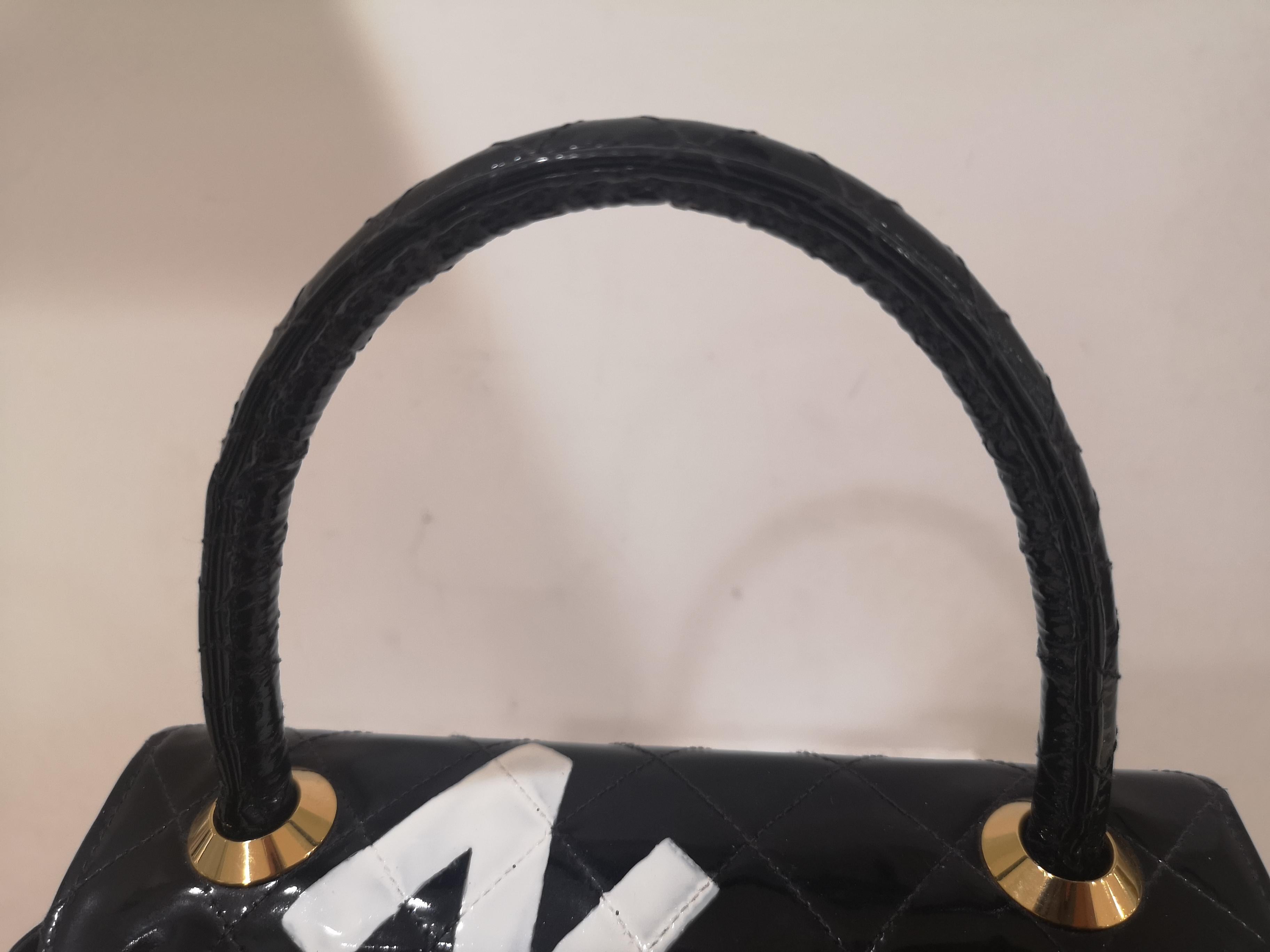 Chanel black patent leather handbag  In Good Condition In Capri, IT