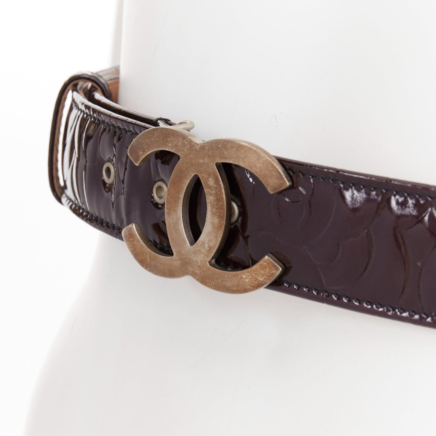 De las mujeres CHANEL cinturón camelia charol negro mate dorado hebilla CC 95cm en venta