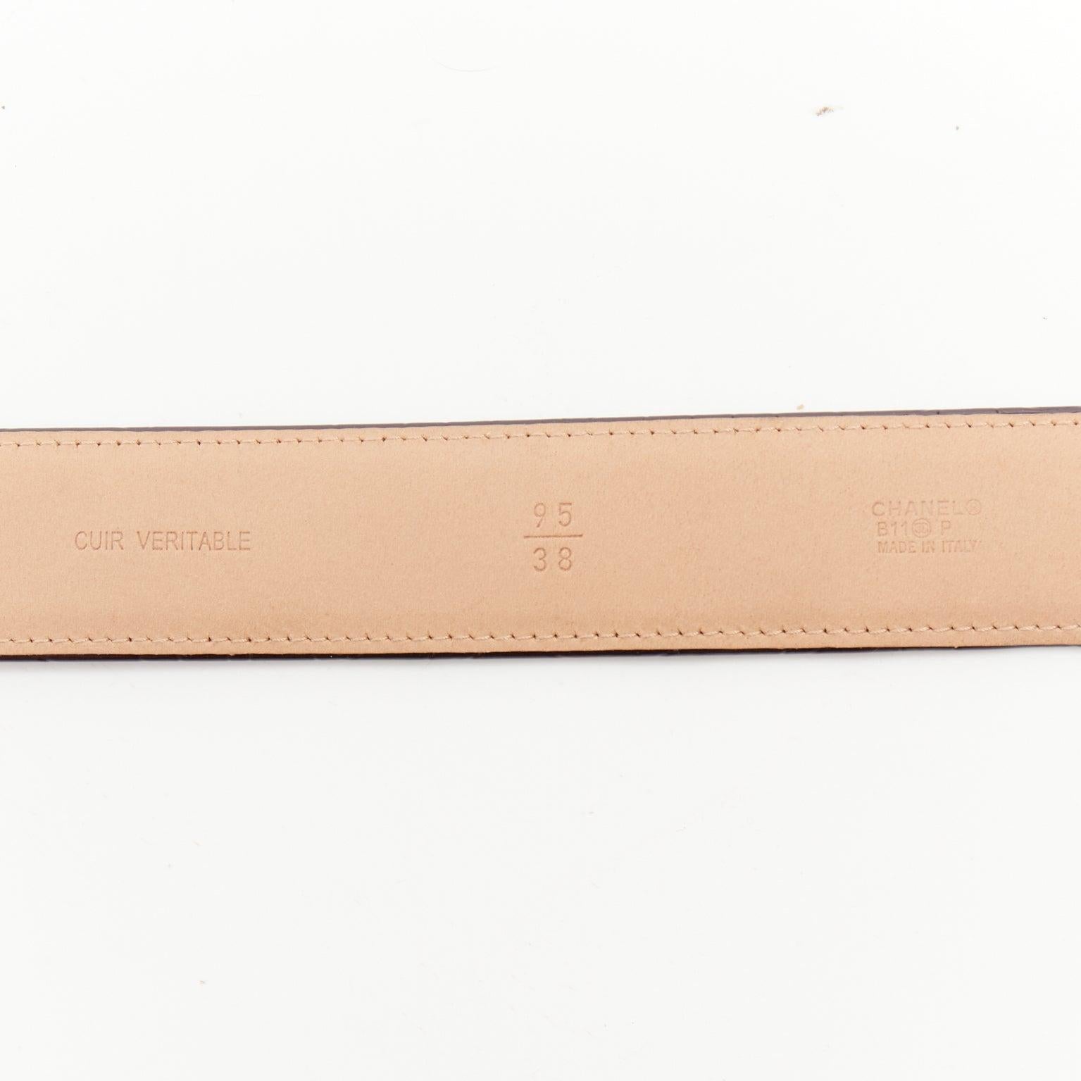 CHANEL cinturón camelia charol negro mate dorado hebilla CC 95cm en venta 1