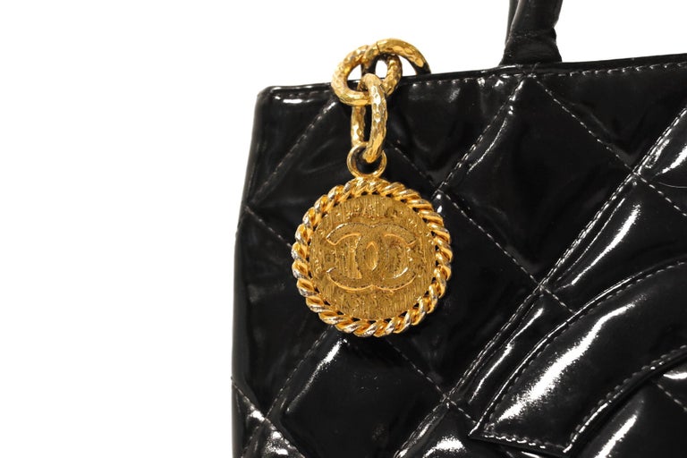 Chanel CC Patent Leather Medallion Tote Black ref.961075 - Joli Closet