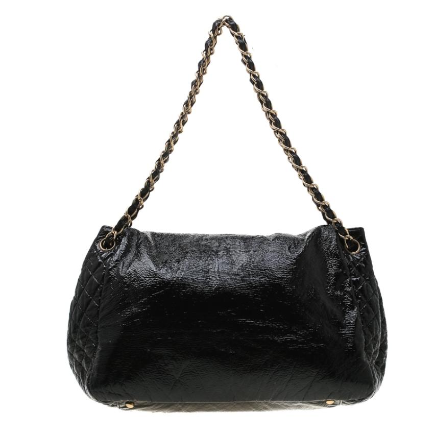 One cannot go wrong with a piece like this from Chanel! An ideal fashion adornment, this Rock and Chain bag has a well-sized satin interior while the leather exterior is covered in a black hue and flaunts the signature quilted pattern on the sides.