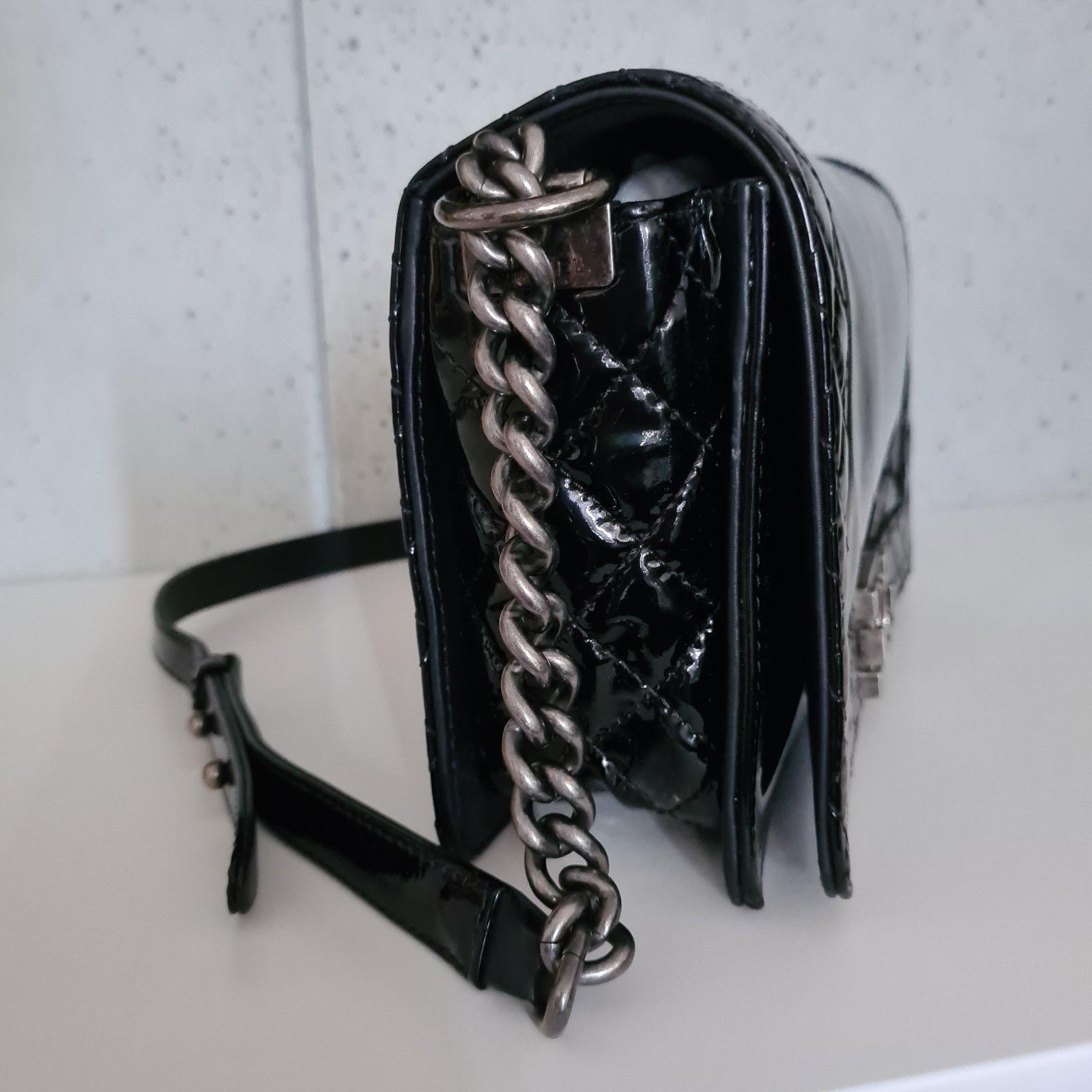 Women's Chanel Black Patent Leather New Medium Boy Bag 