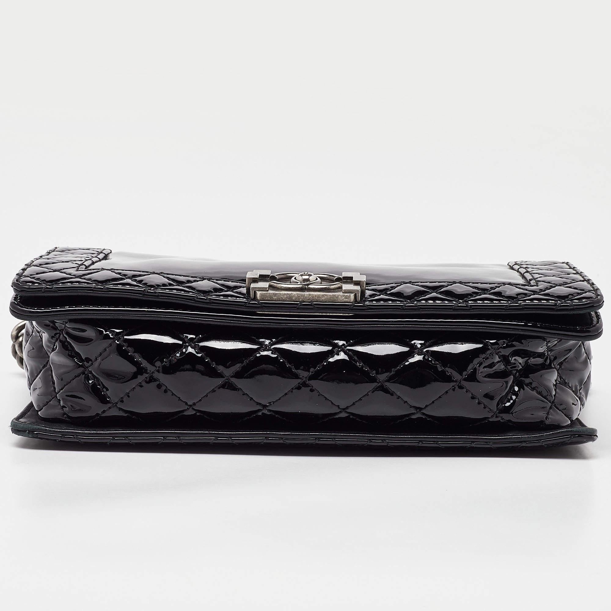 Chanel Black Patent Leather New Medium Reverso Boy Flap Bag For Sale 6