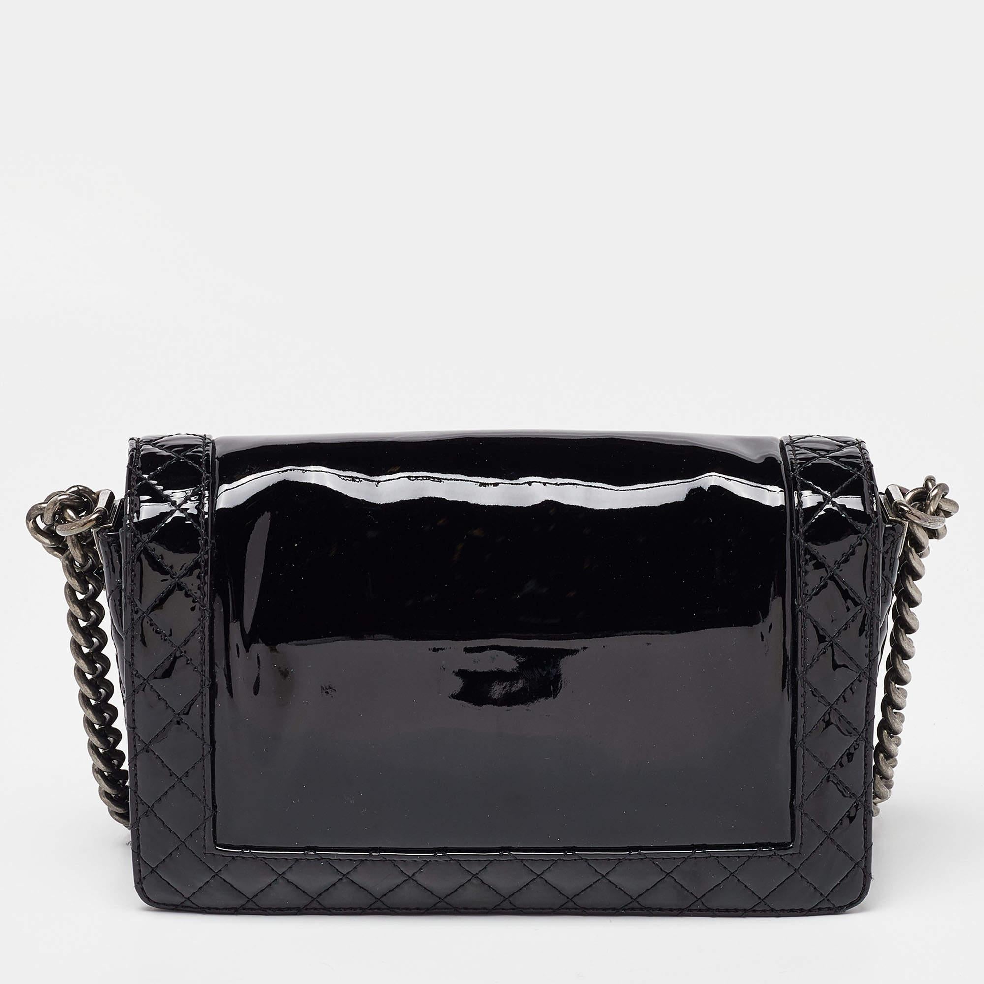 Chanel Black Patent Leather New Medium Reverso Boy Flap Bag For Sale 2
