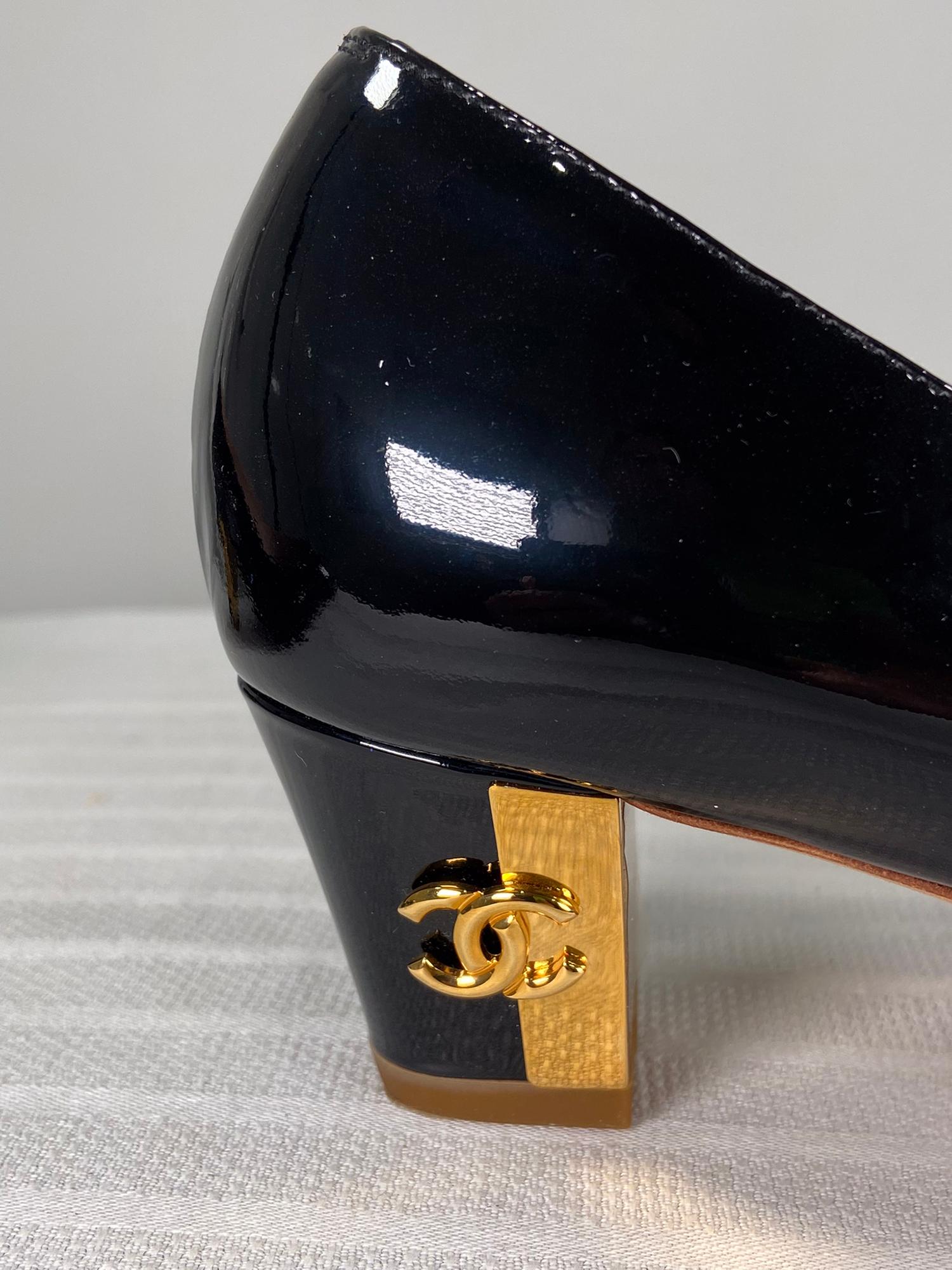 Chanel Black Patent Leather Open Toe Gold Logo Heel Pumps 39 In Good Condition In West Palm Beach, FL