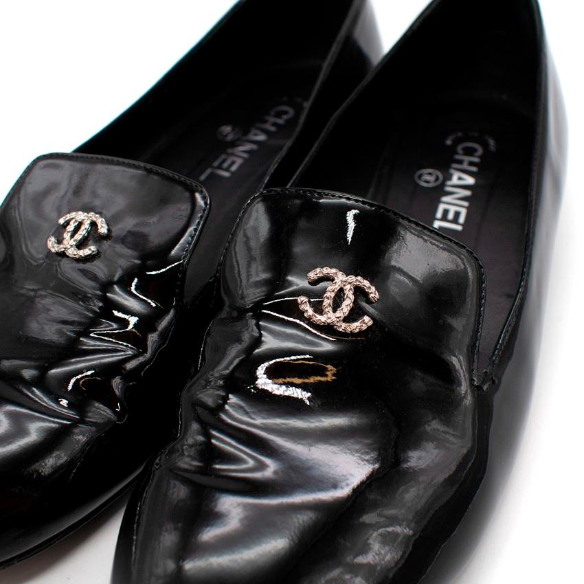 Chanel Black Patent Leather Pearl Heel Loafers - US 9.5 In Excellent Condition For Sale In London, GB