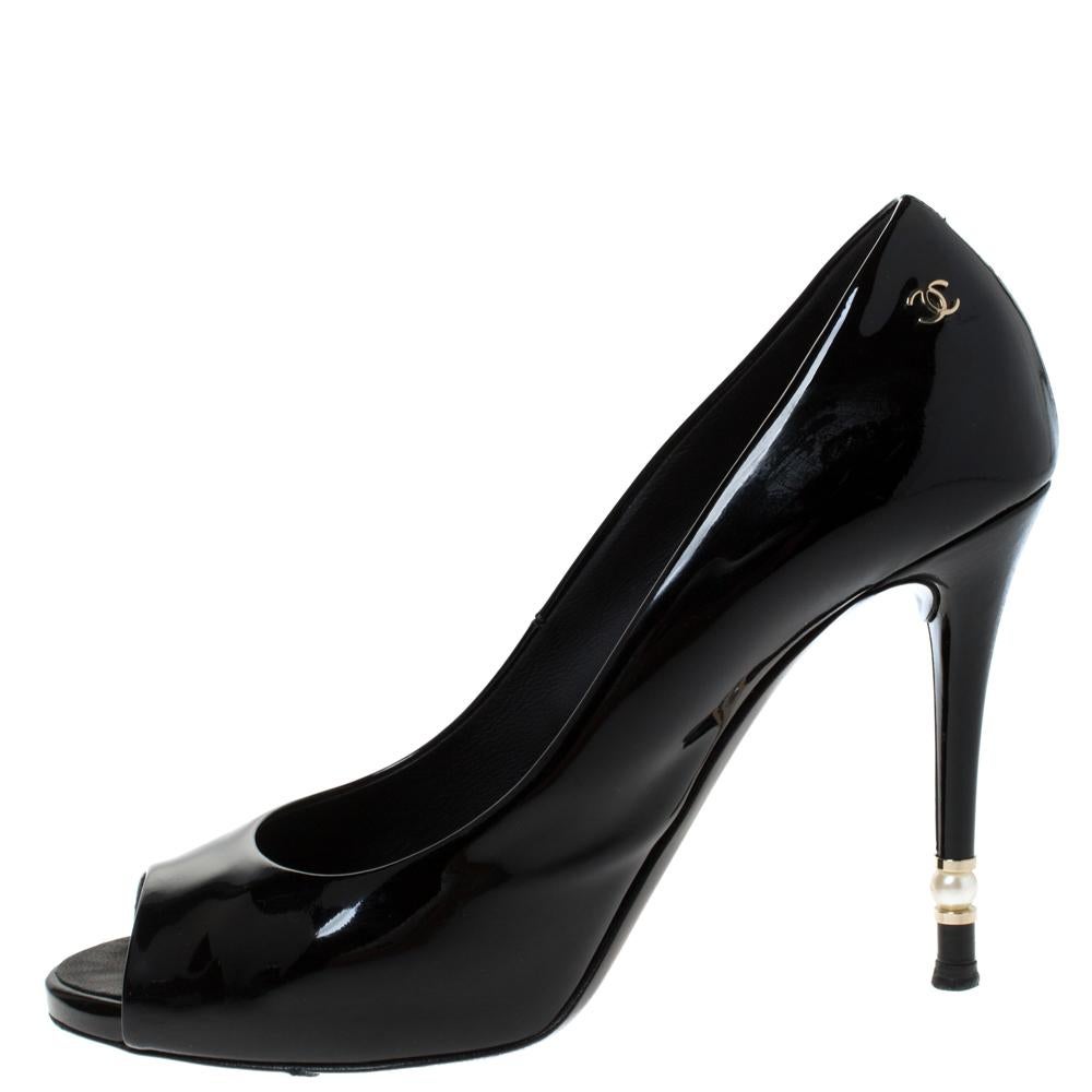 The perfect blend of luxury and elegance, these pumps from Chanel come crafted from patent leather. They carry a classic shade of black that is versatile and will complement a host of outfits. Designed with peep toes, the faux pearls on the 10.5 cm