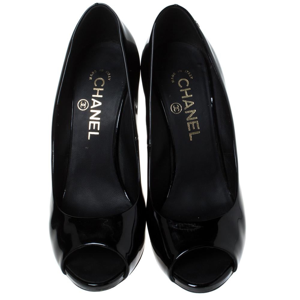 Chanel Black Patent Leather Peep Toe Pumps Size 38.5 In Good Condition In Dubai, Al Qouz 2