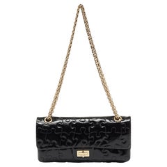 Chanel Puzzle Reissue 2.55 Classic 225 Klappentasche aus schwarzem Lackleder