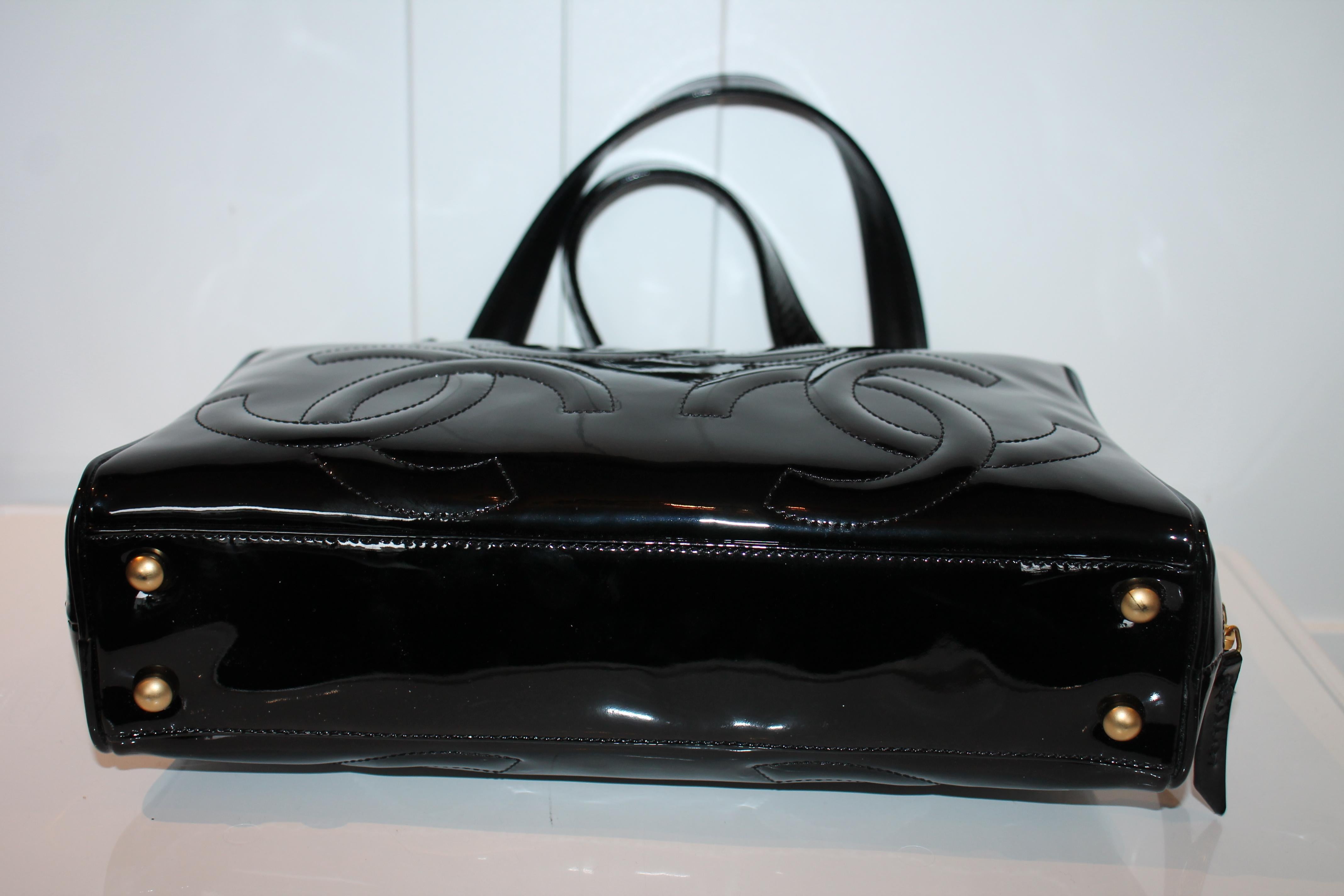 Chanel Black Patent Leather Quilted CC Logo Handbag For Sale 1