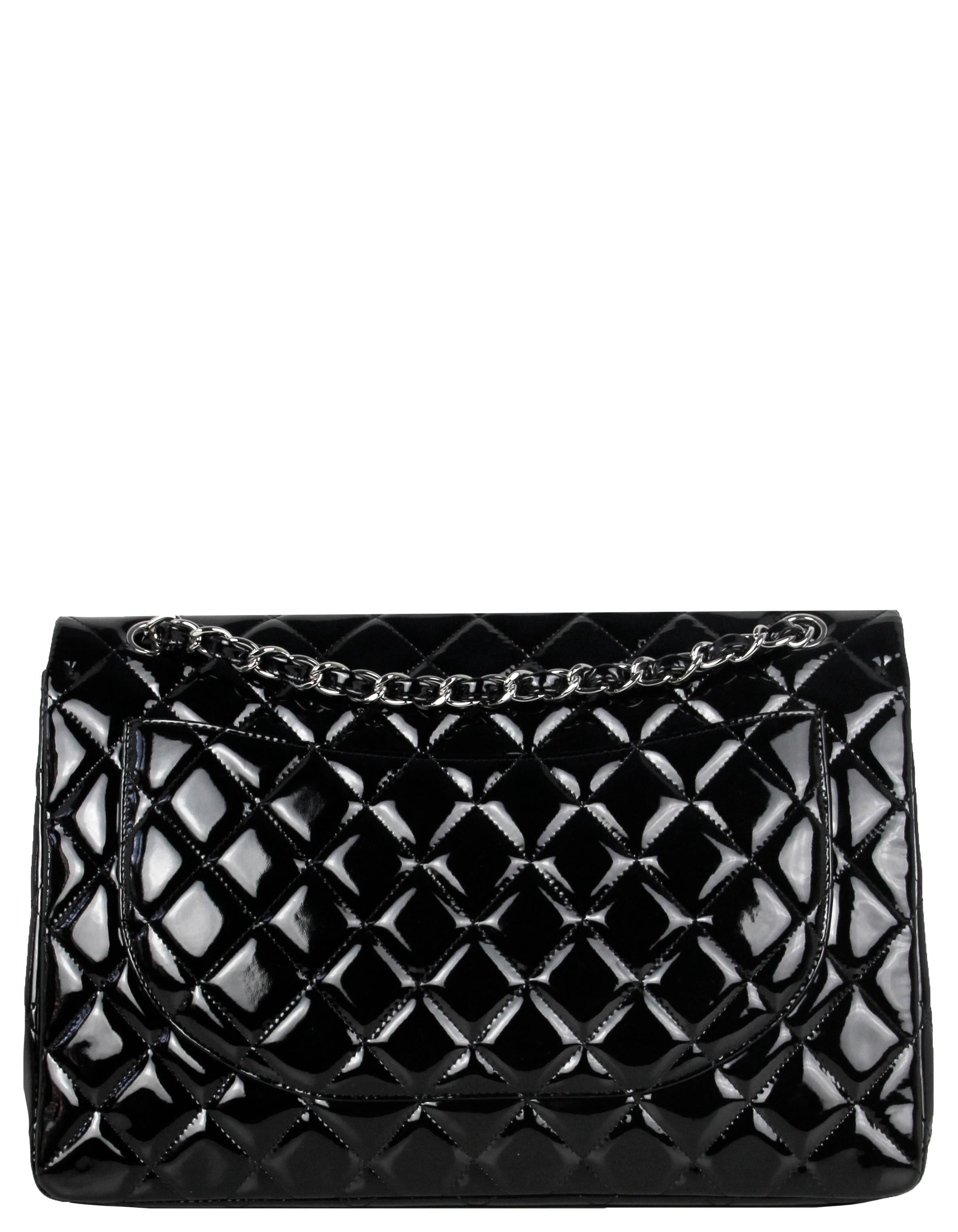 Chanel Schwarze Maxi Classic Tasche aus gestepptem Lackleder mit einer Klappe Damen im Angebot