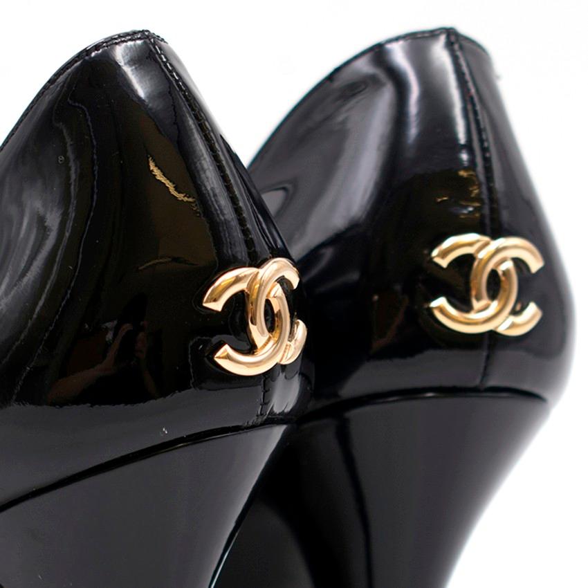 Women's Chanel Black Patent Leather T-Strap Sandals 38.5