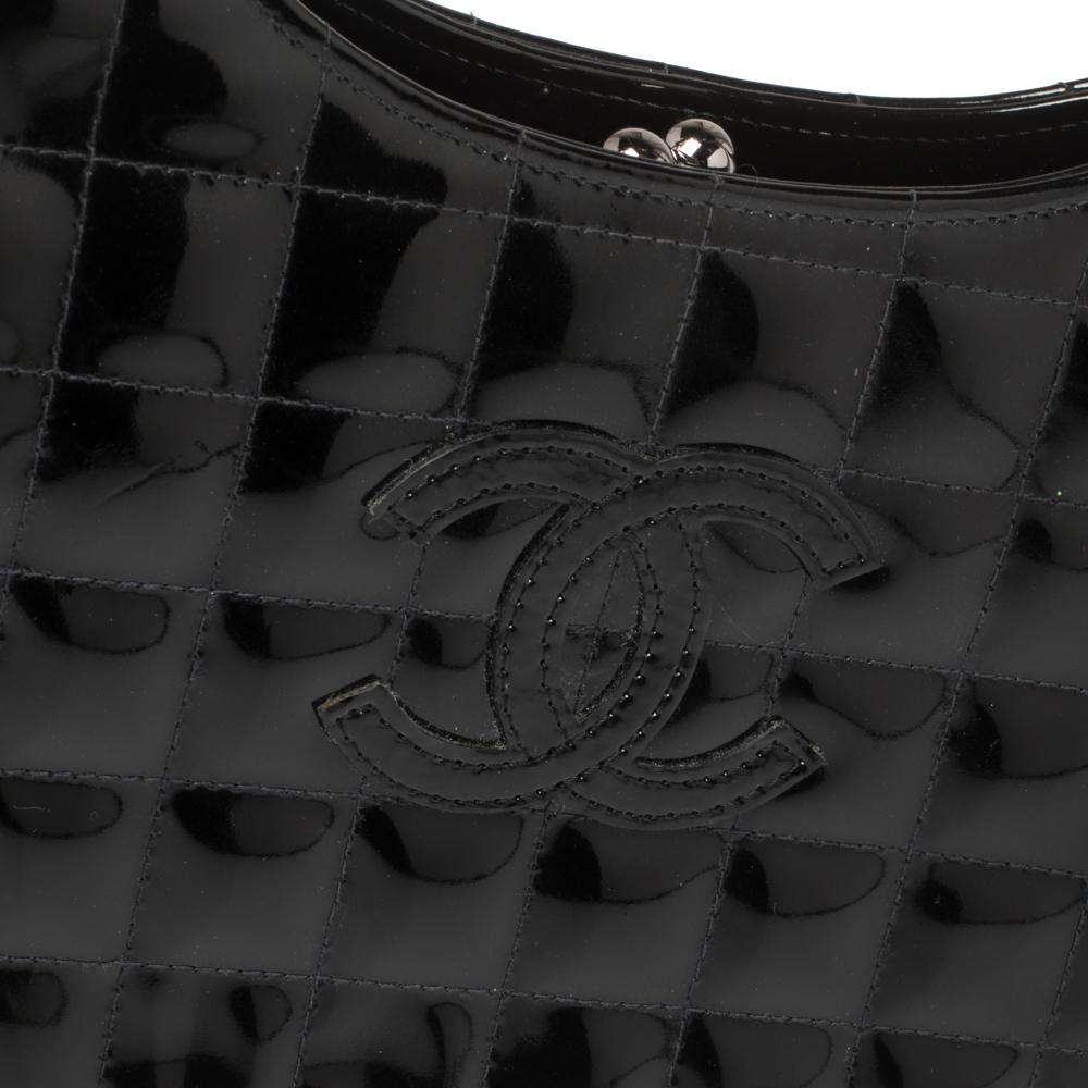 Chanel Black Patent Leather Vintage Chocolate Bar Kisslock Shoulder Bag 2
