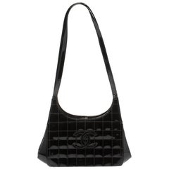 Chanel Schwarzes Lackleder Vintage Chocolate Bar Kisslock Umhängetasche