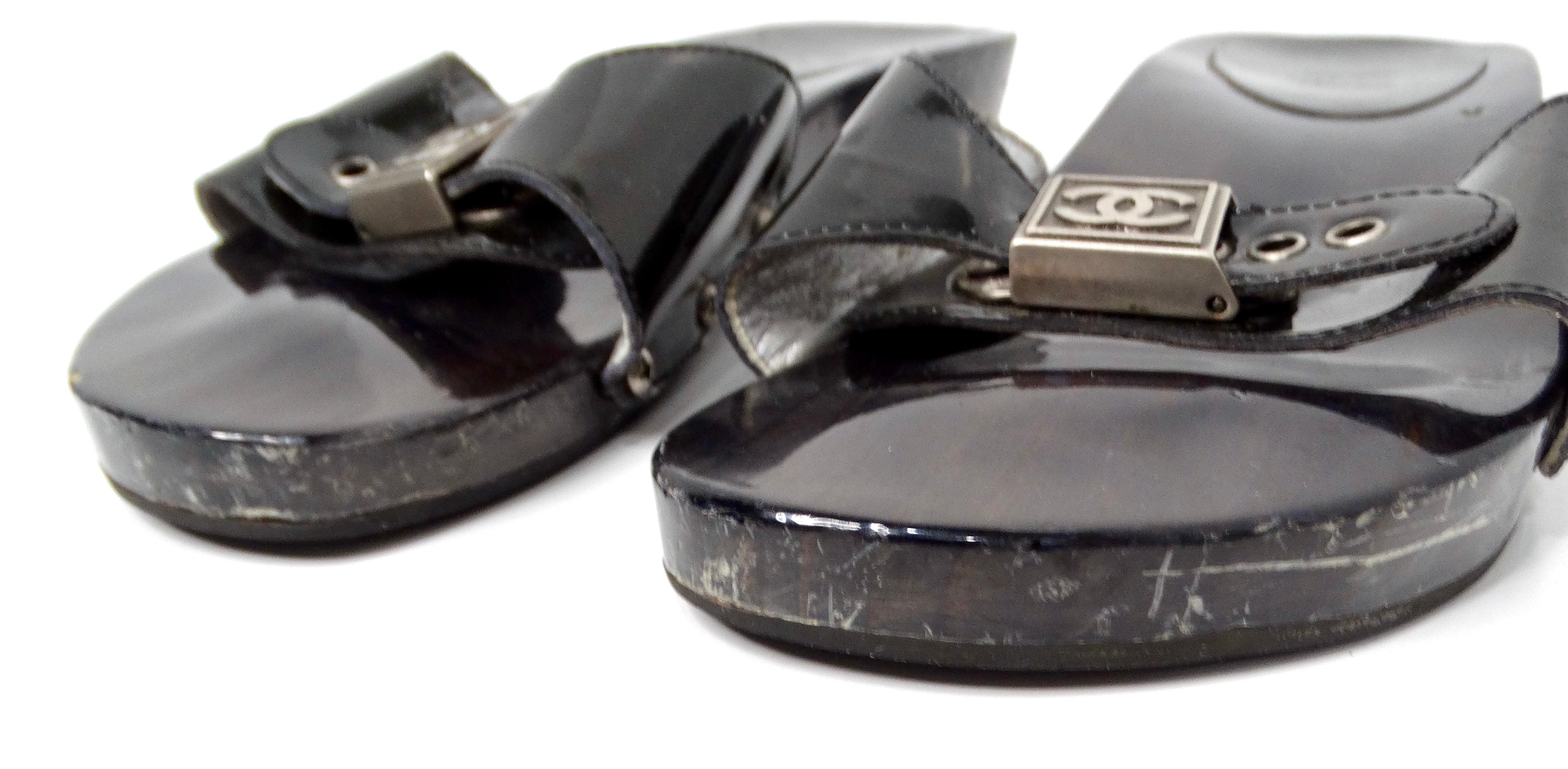 Women's Chanel Black Patent Leather & Wood Clog Slides circa Y2K For Sale