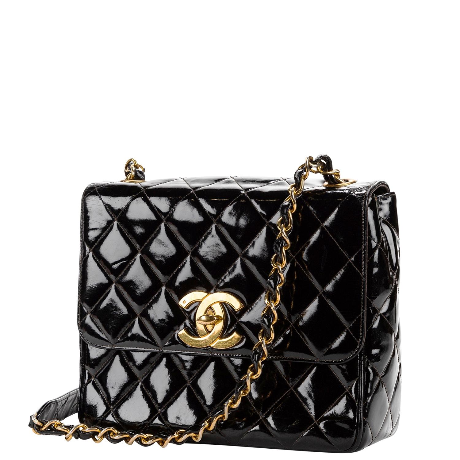 Unbelievably stunning vintage Chanel treasure. We are obsessed with the oversized CC 24K gold plated hardware and the chunkier single chain-link strap! This is the queen mother of Chanel. In a gorgeous black quilted patent, and a wonderful square