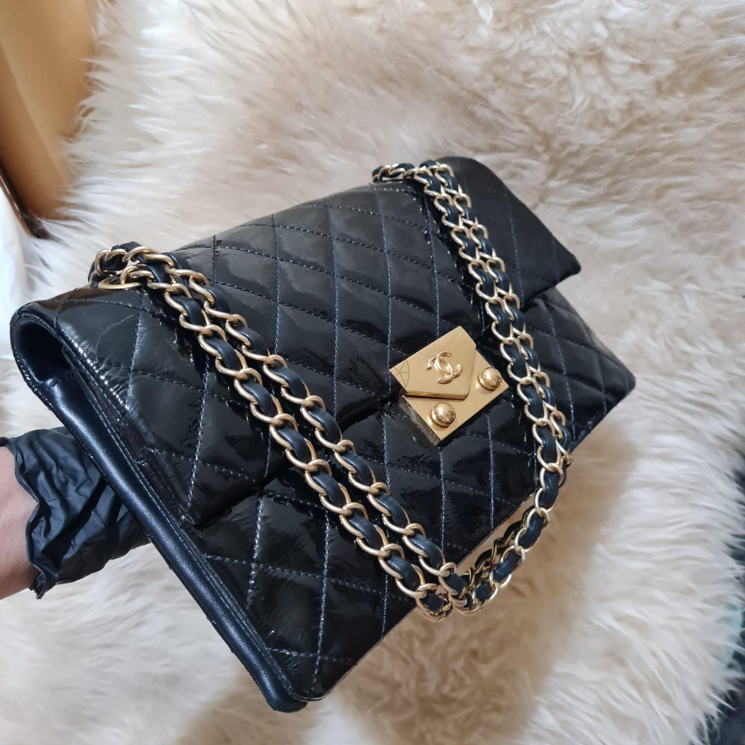 Chanel Black Patent Quilted Pagoda Accordion Medium Flap Bag For Sale 3