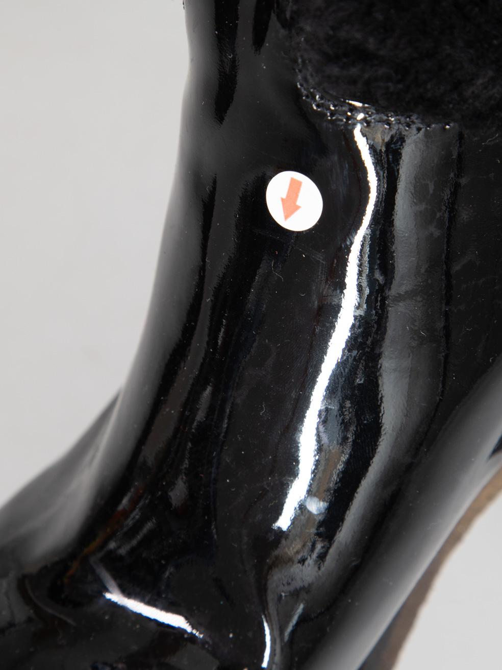 Chanel Botas CC de charol negro y piel de becerro Talla IT 37.5 en venta 4