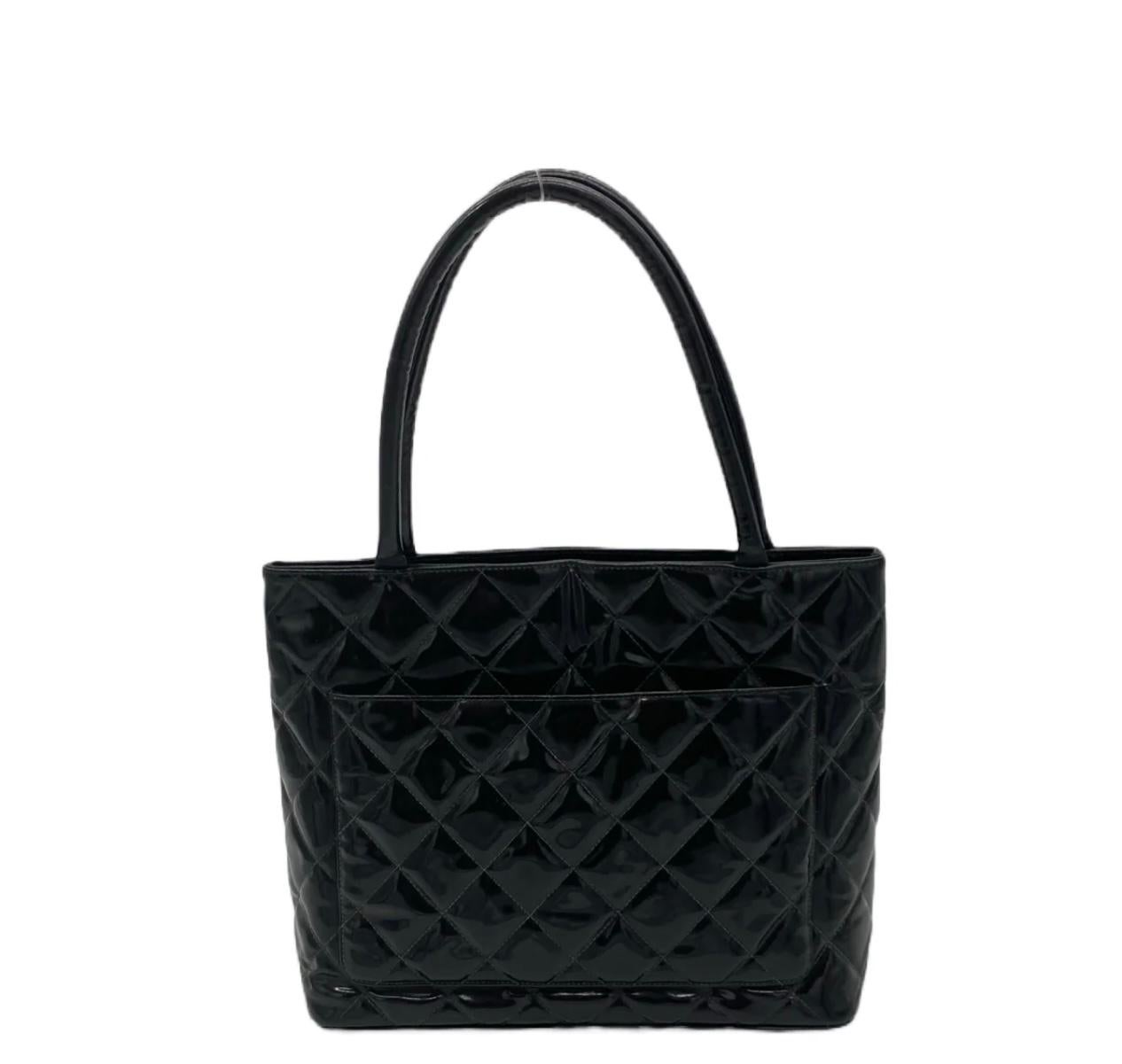 Chanel Black Patent Tote  In Good Condition For Sale In New York, NY