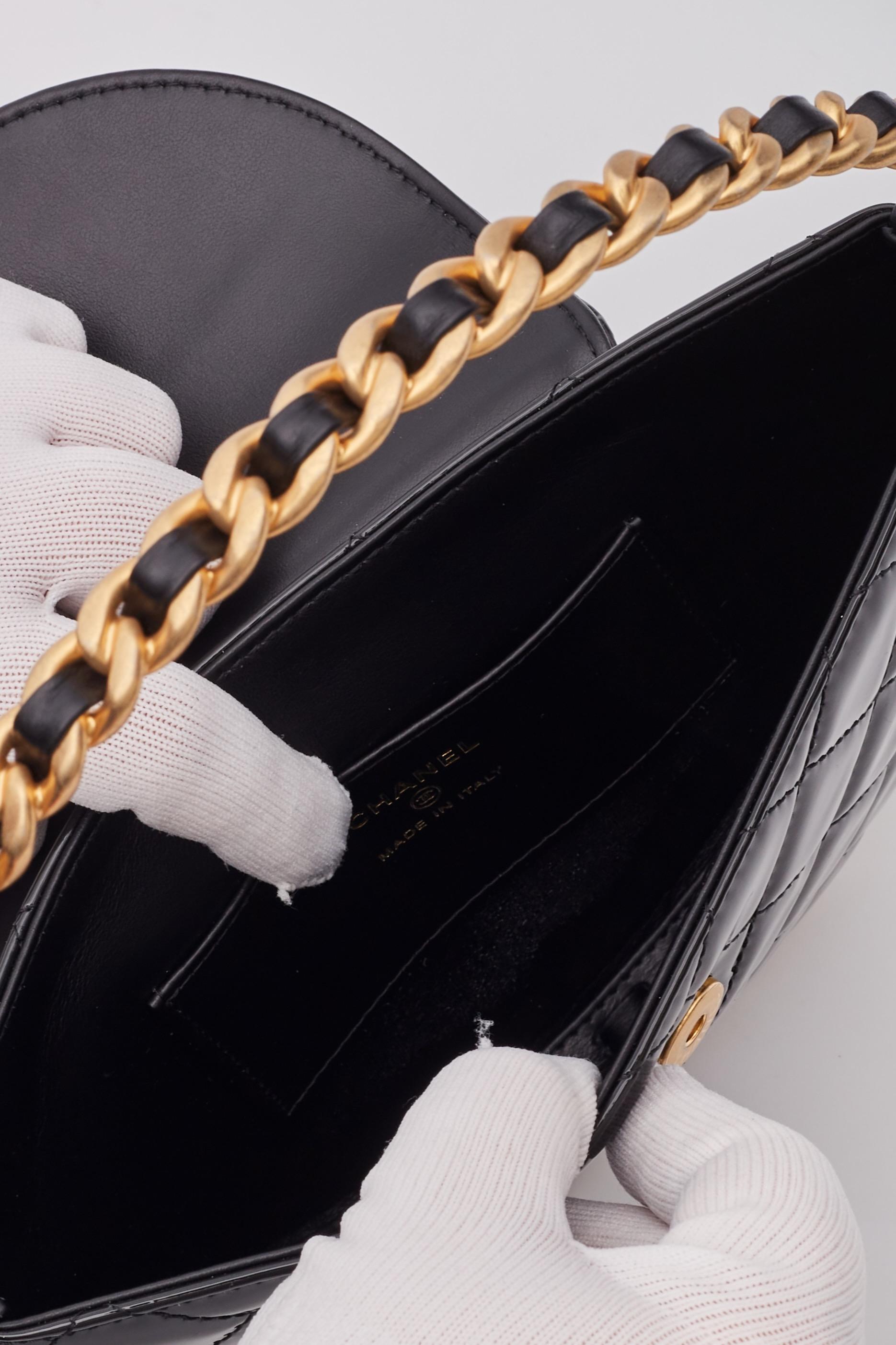Chanel Vernis noir en cuir verni Bangle Chain Round Bag Medium en vente 5