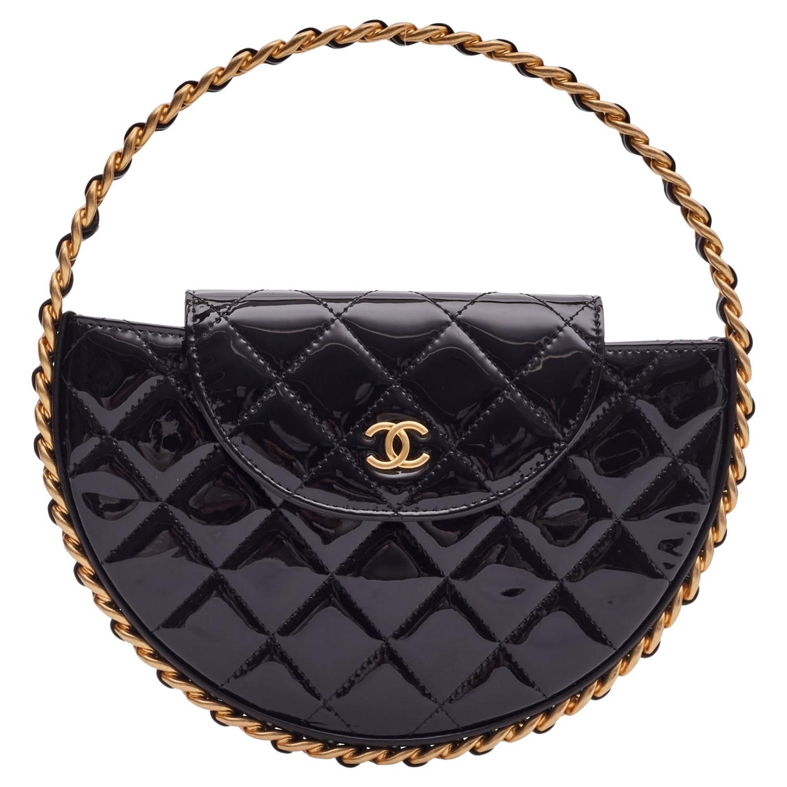 Chanel Vernis noir en cuir verni Bangle Chain Round Bag Medium en vente