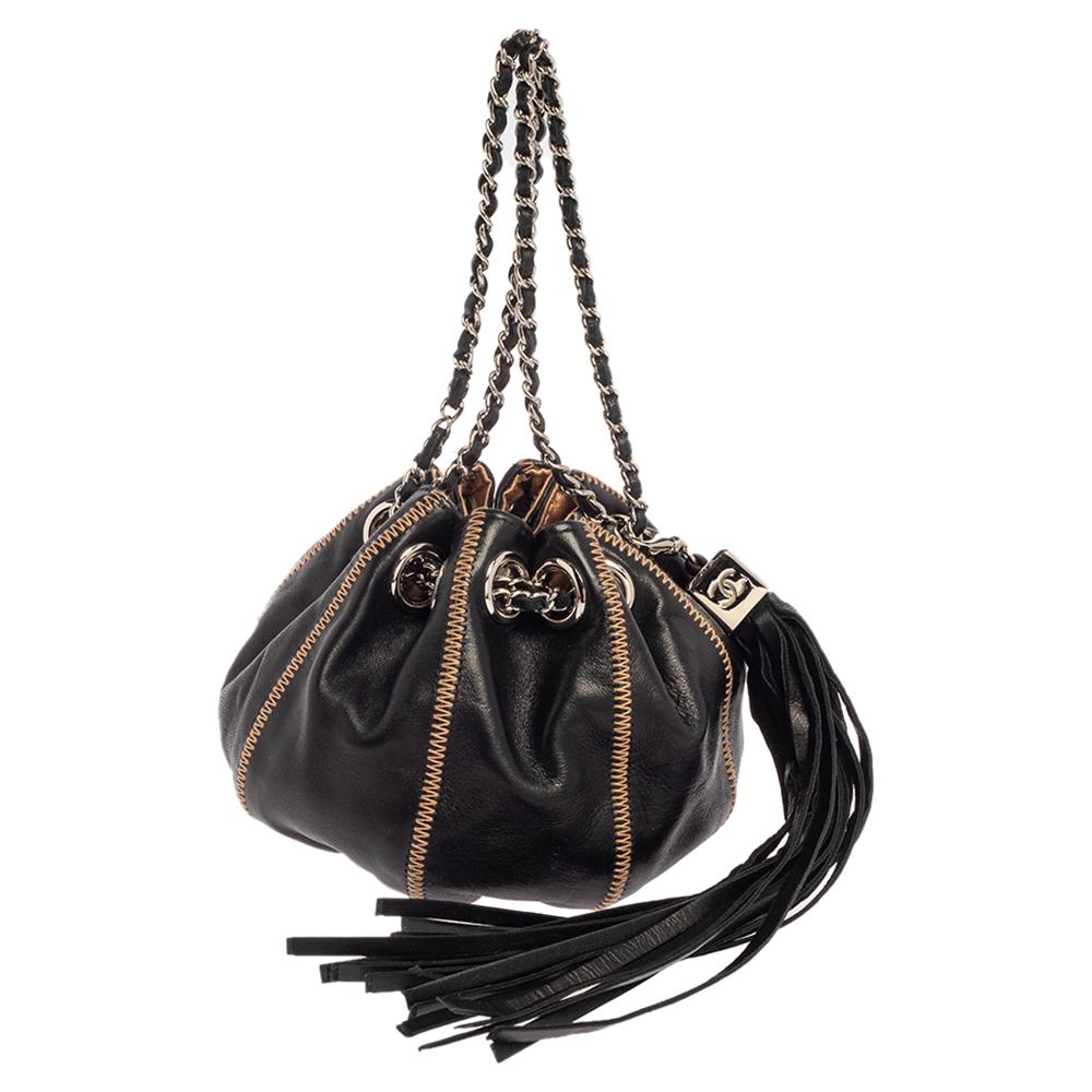 Chanel Black/Peach Leather Reversible Drawstring Tassel Bag In Good Condition In Dubai, Al Qouz 2