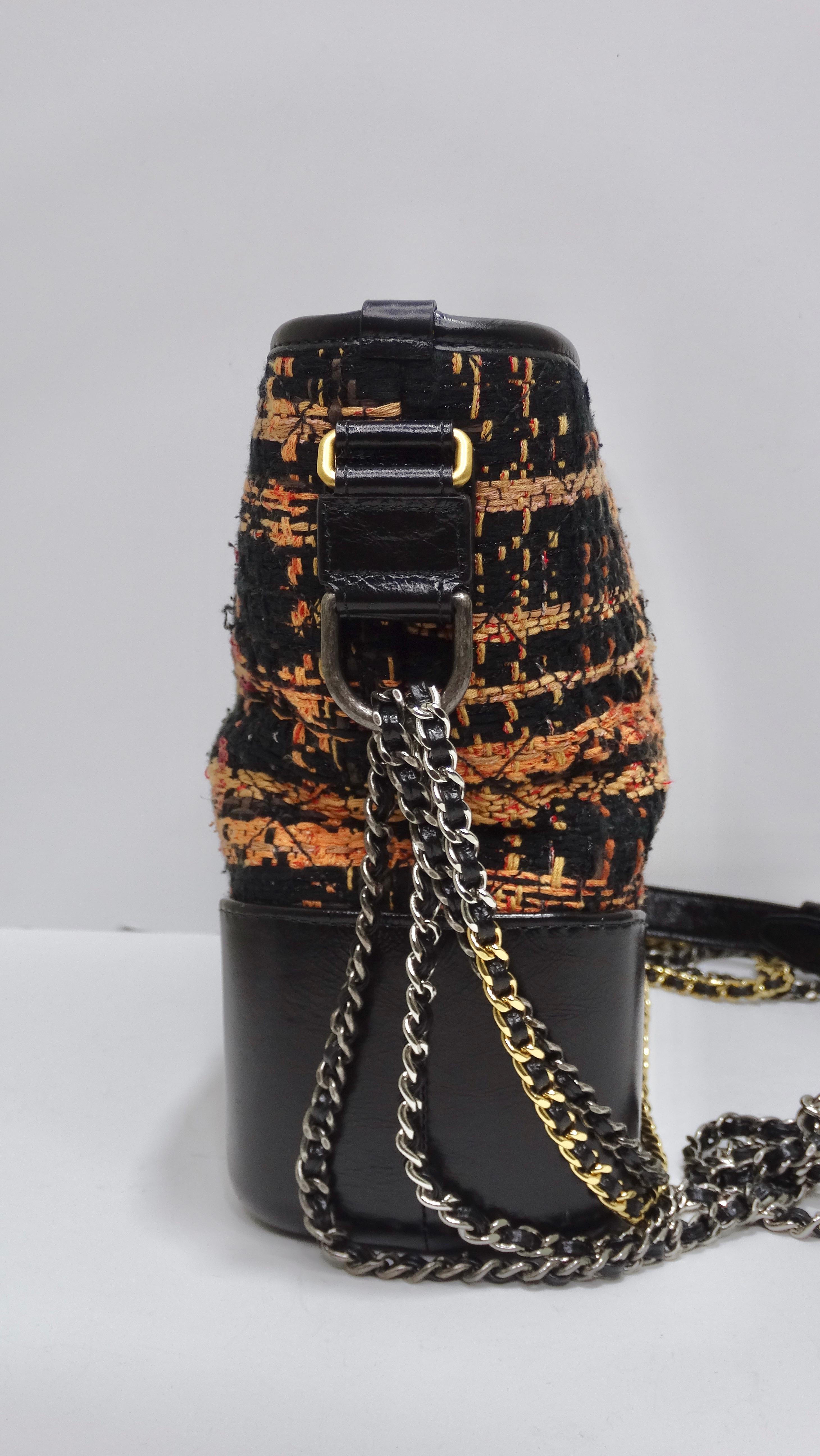 CHANEL Black/Peach Tweed and Leather Medium Gabrielle Hobo Bag In Good Condition For Sale In Scottsdale, AZ