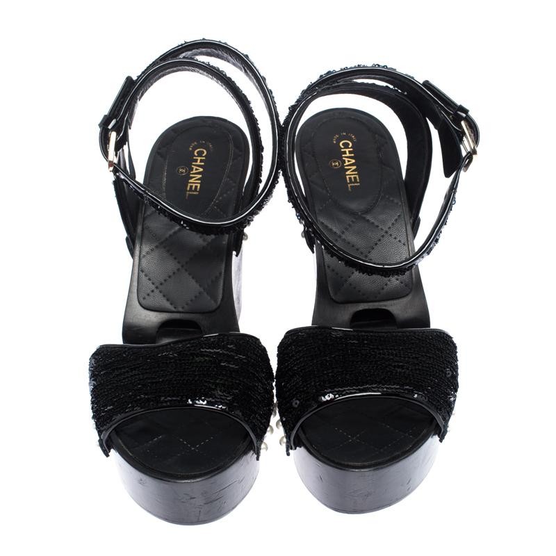 Chanel Black Pearl Embellished Sequins Floral Platform Wedge Sandals Size 38.5 In Good Condition In Dubai, Al Qouz 2