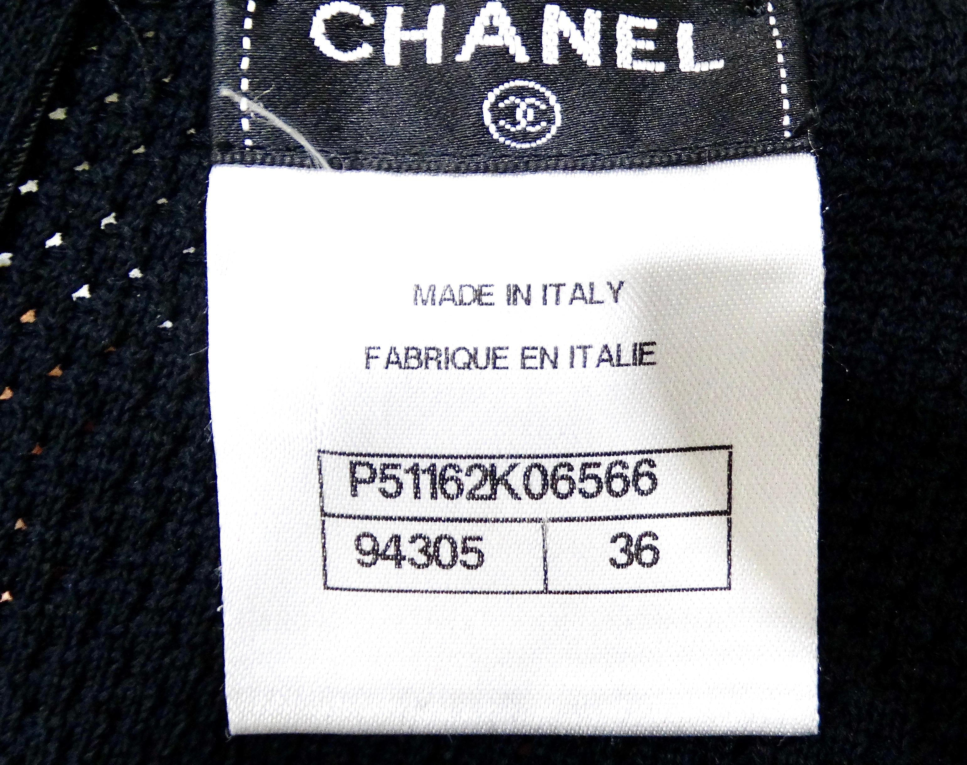 Chanel - Mini robe babydoll en coton perforé - Noir en vente 6