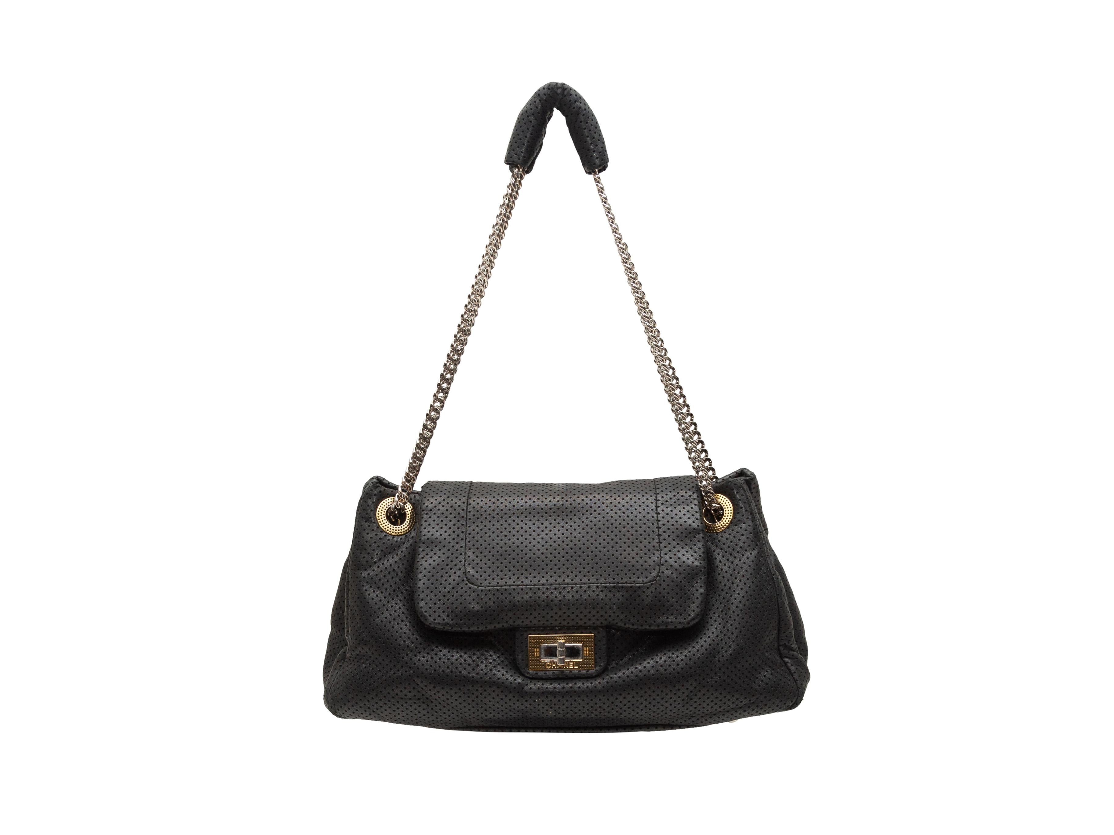 Chanel Schwarze Perforierte Akkordeon-Klappentasche aus Leder Damen