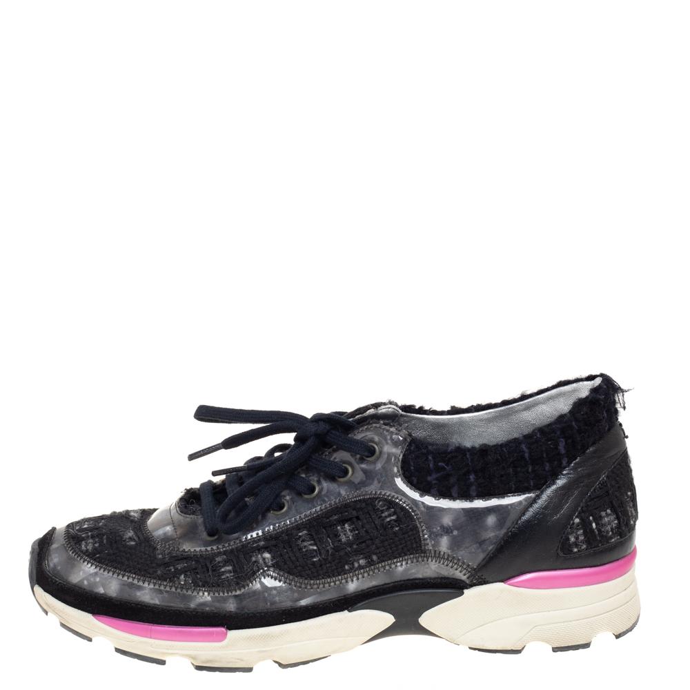 Chanel Black/Pink Tweed And PVC CC Low Top Sneakers Size 39 In Good Condition In Dubai, Al Qouz 2