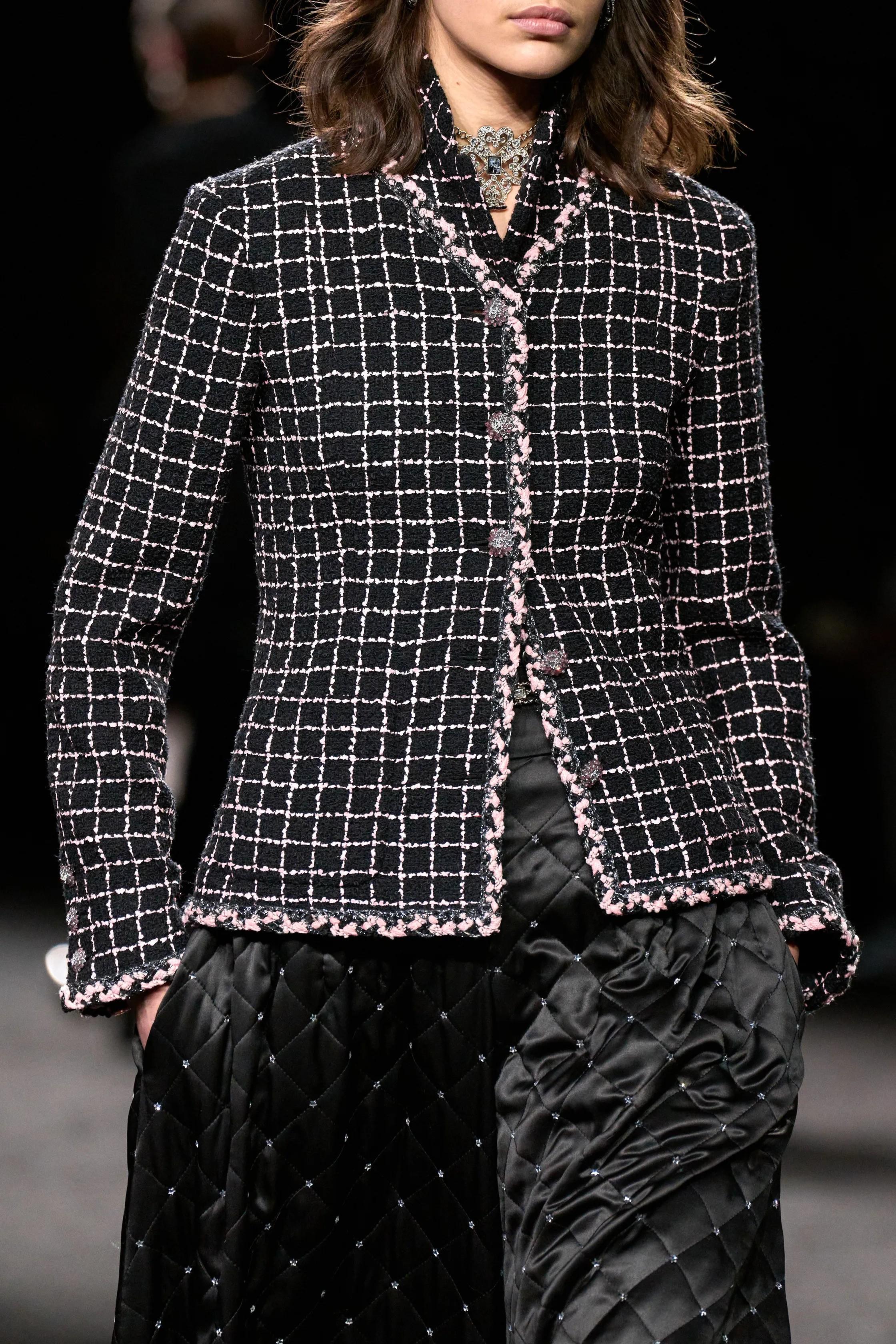 CHANEL negro y rosa mezcla de lana 23K TWEED Chaqueta 44 L en venta 6
