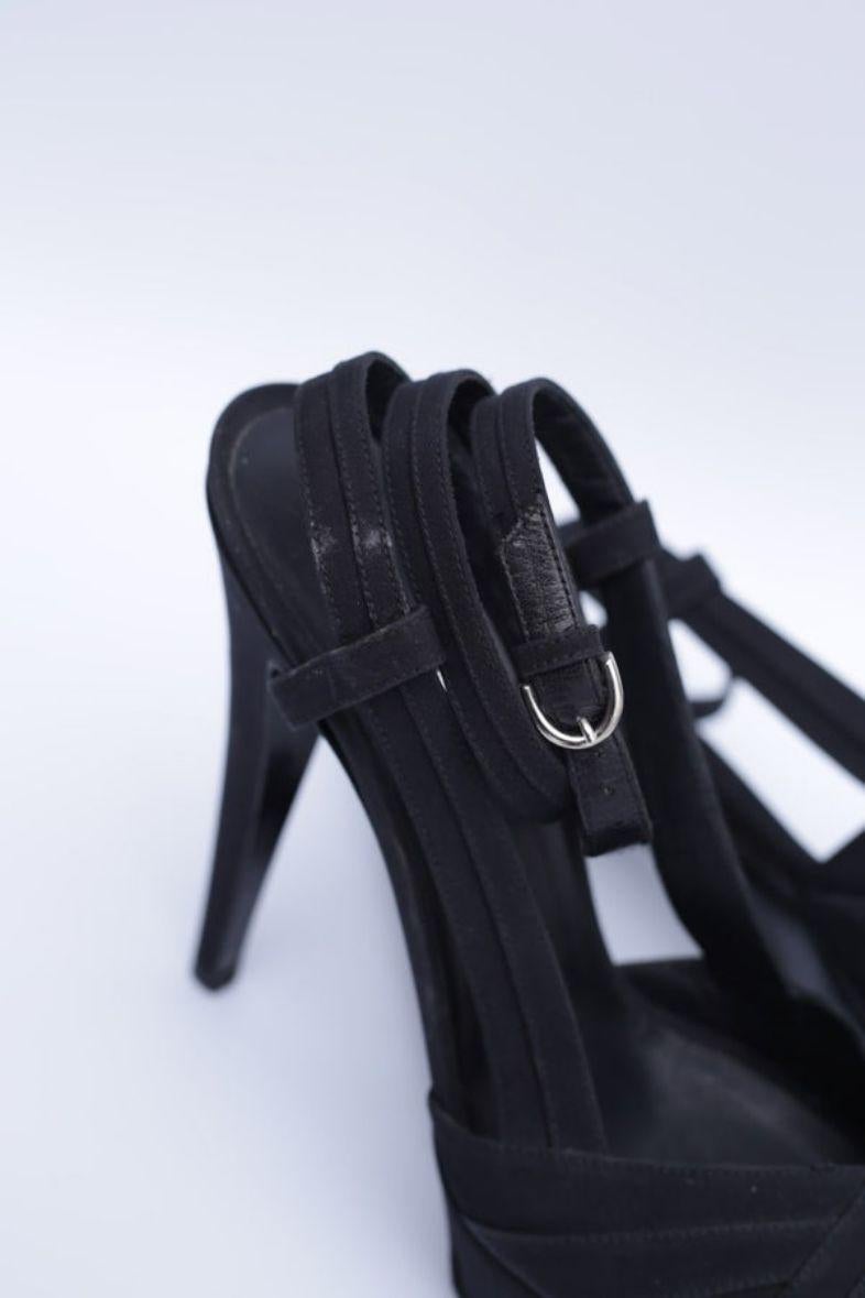 Chaussures à plateforme noires Chanel, taille 40 en vente 4