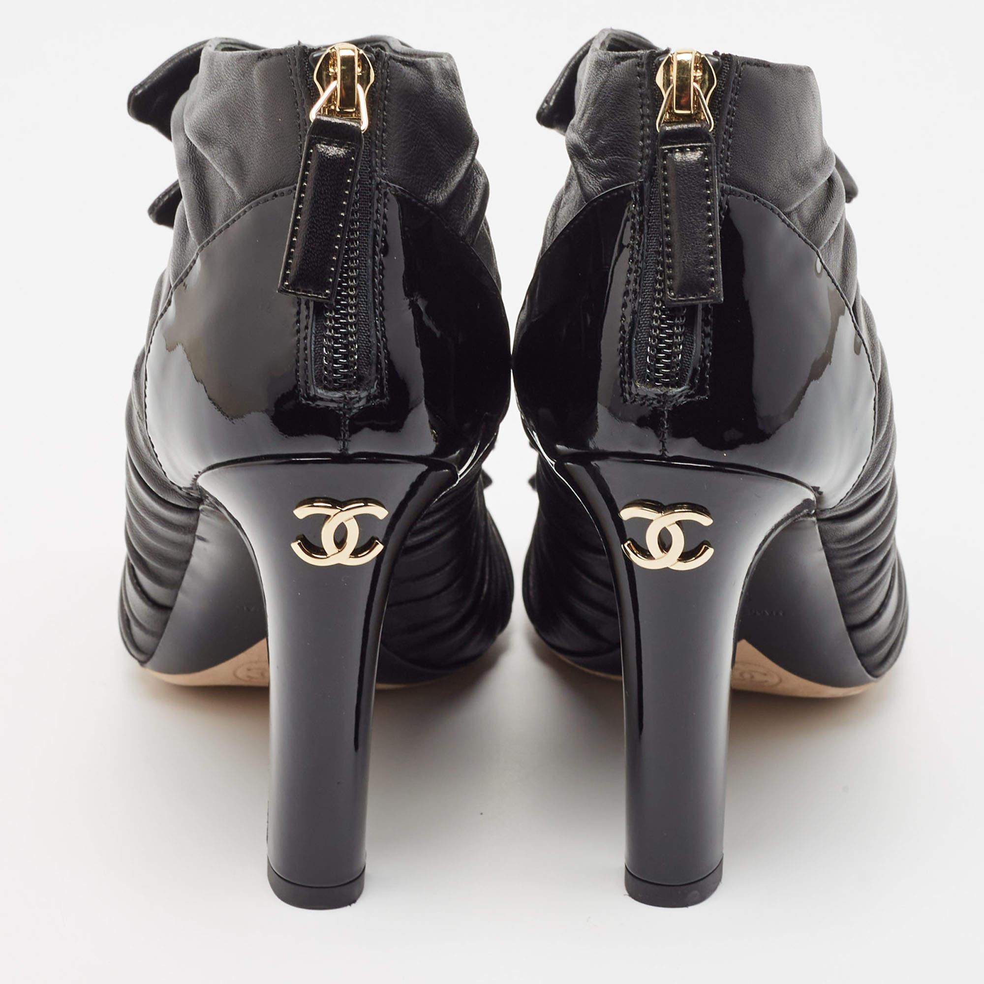 Chanel Black Pleated Leather Knotted Bow Open Toe Booties Size 38 In Excellent Condition For Sale In Dubai, Al Qouz 2