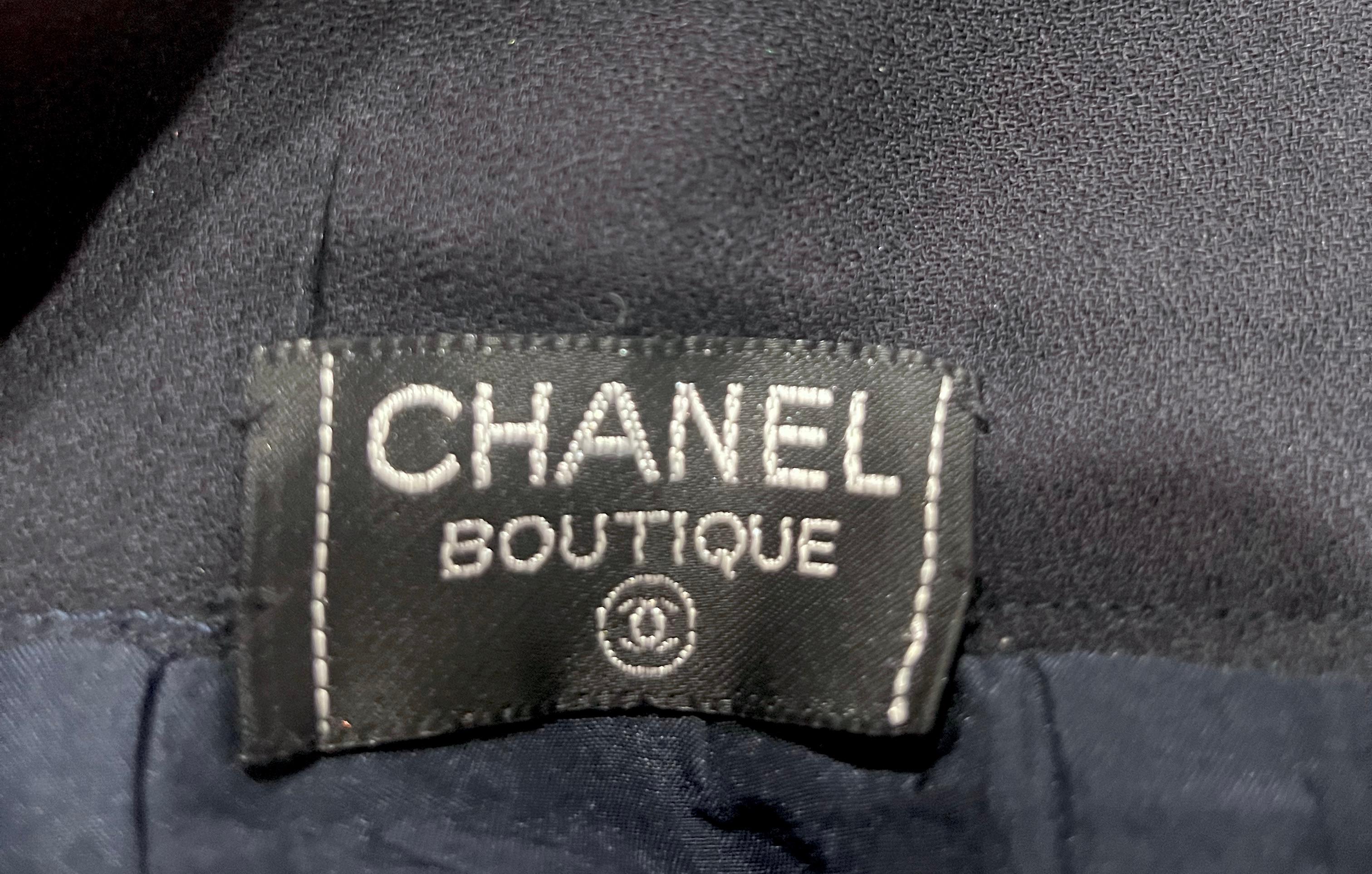 Chanel Falda Midi Plisada Negra Con Abertura circa años 80 en venta 4