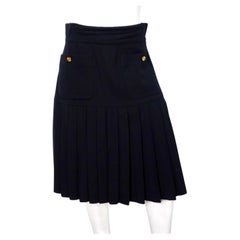Chanel Falda Midi Plisada Negra Con Abertura circa años 80