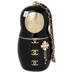Chanel Schwarze Matroschka-Puppe aus Plexiglas Minaudiere:: 2018