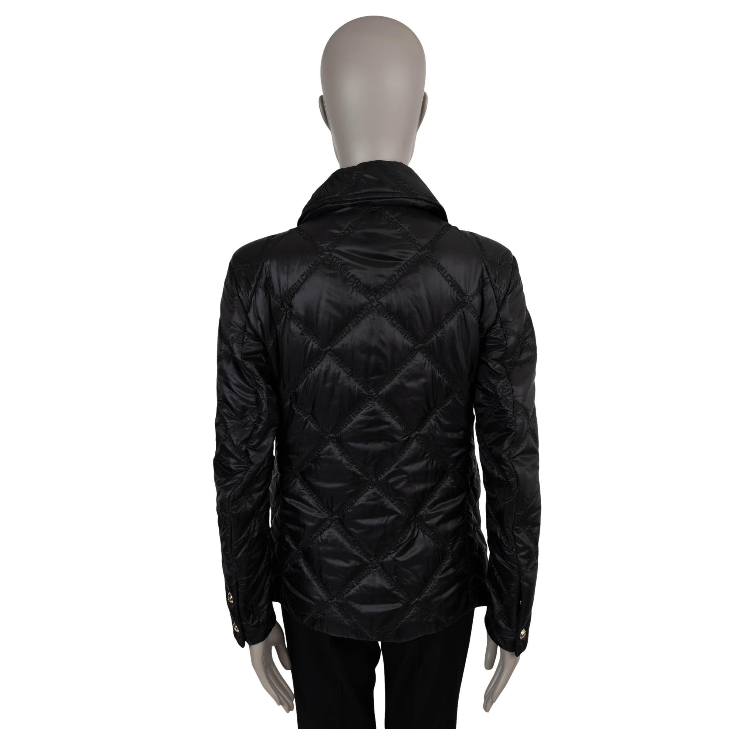 Noir CHANEL noir polyamide 20K LOGO QUILTED PUFFER Veste 40 M en vente