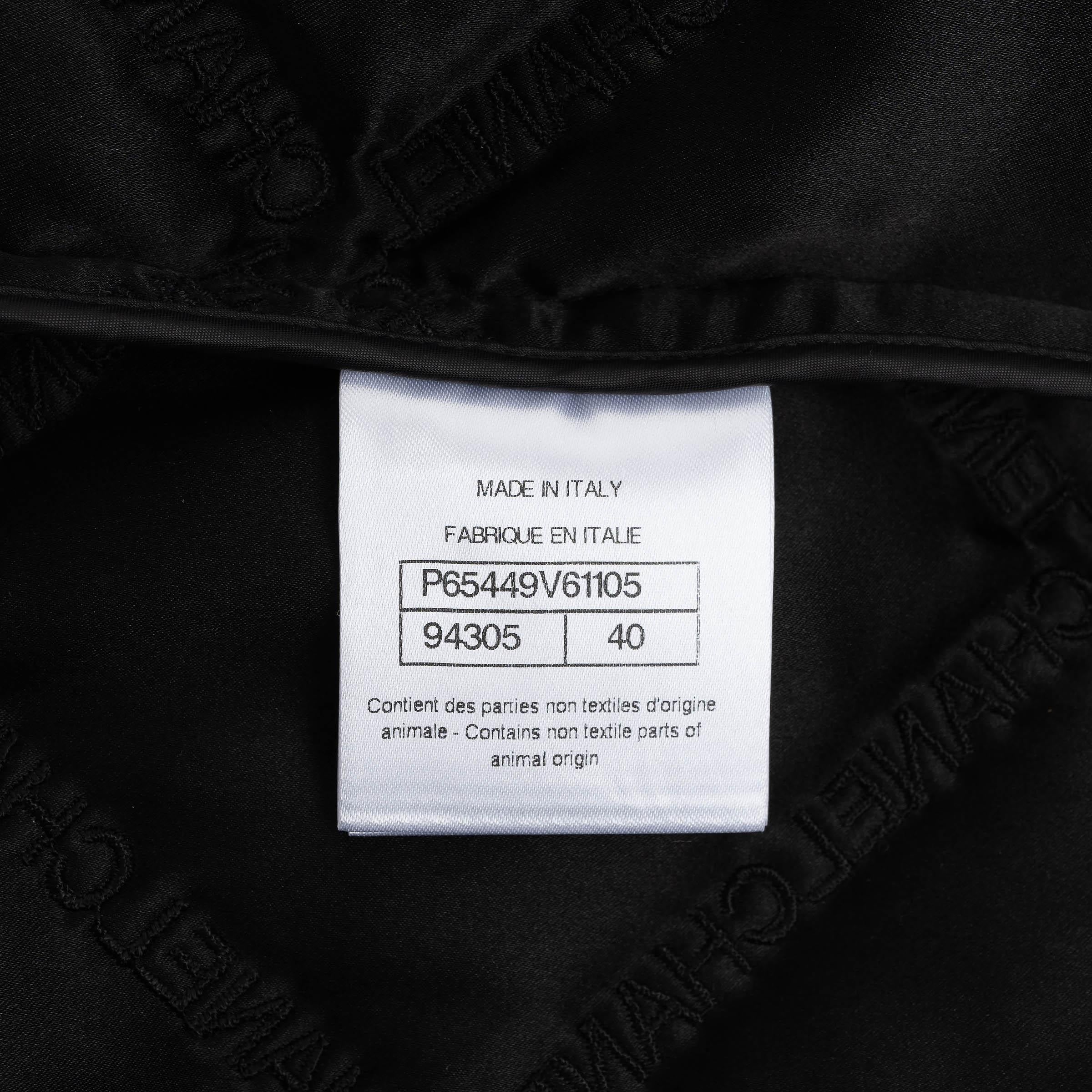 CHANEL noir polyamide 20K LOGO QUILTED PUFFER Veste 40 M en vente 4