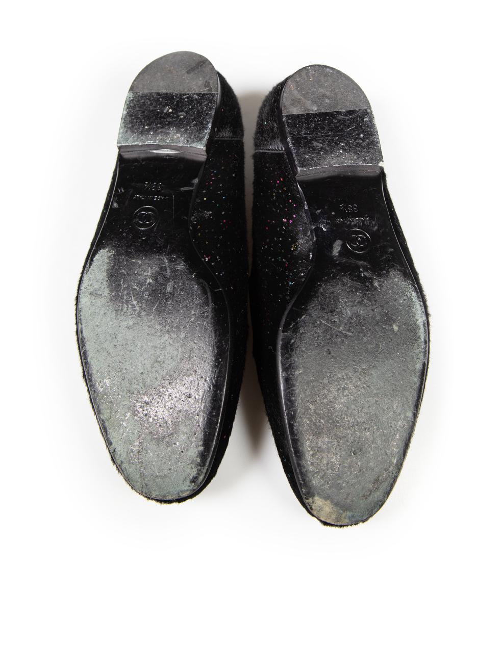 Chanel - Mocassins à paillettes CC en poils de poney noirs, taille IT 38,5 Excellent état - En vente à London, GB