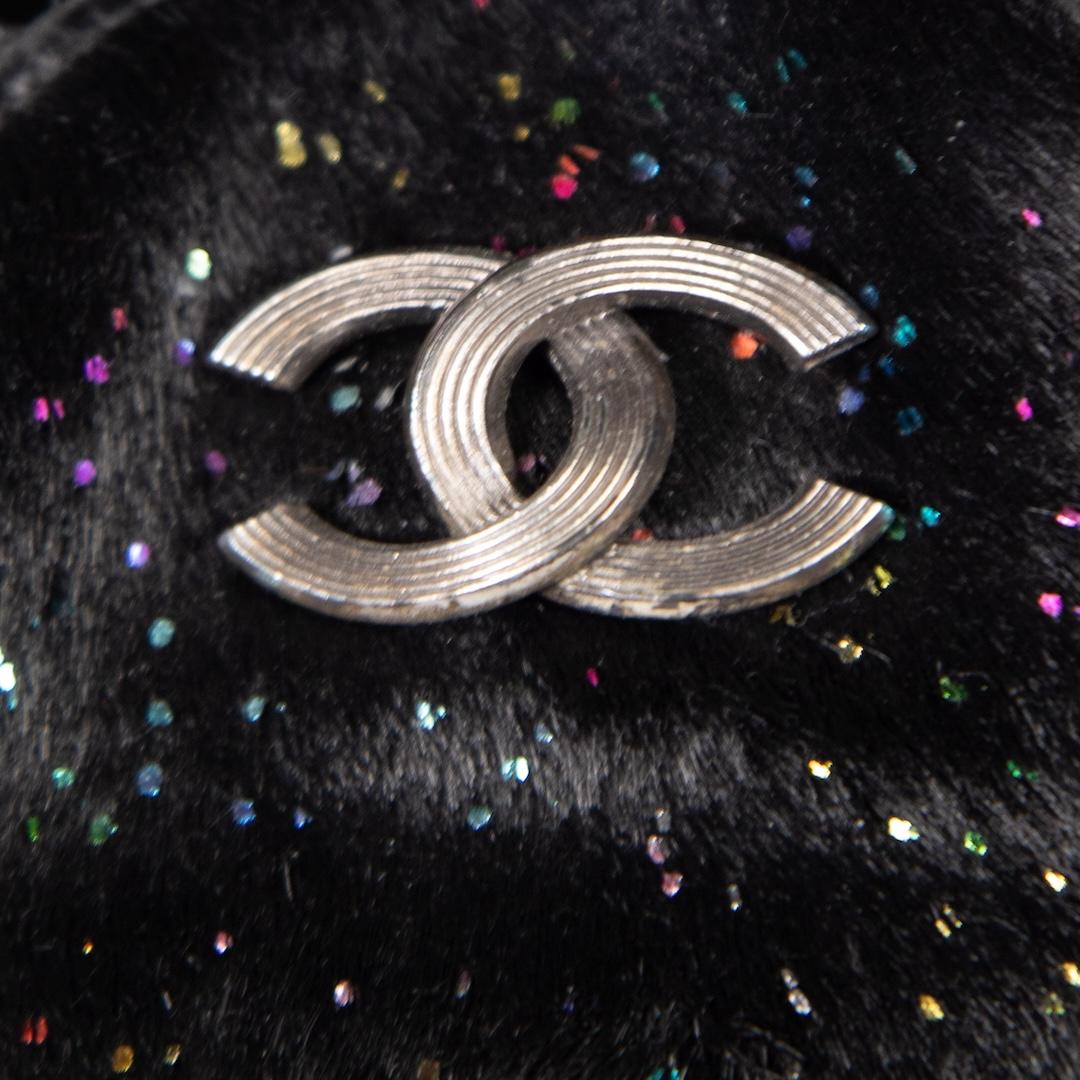 Chanel - Mocassins à paillettes CC en poils de poney noirs, taille IT 38,5 Pour femmes en vente